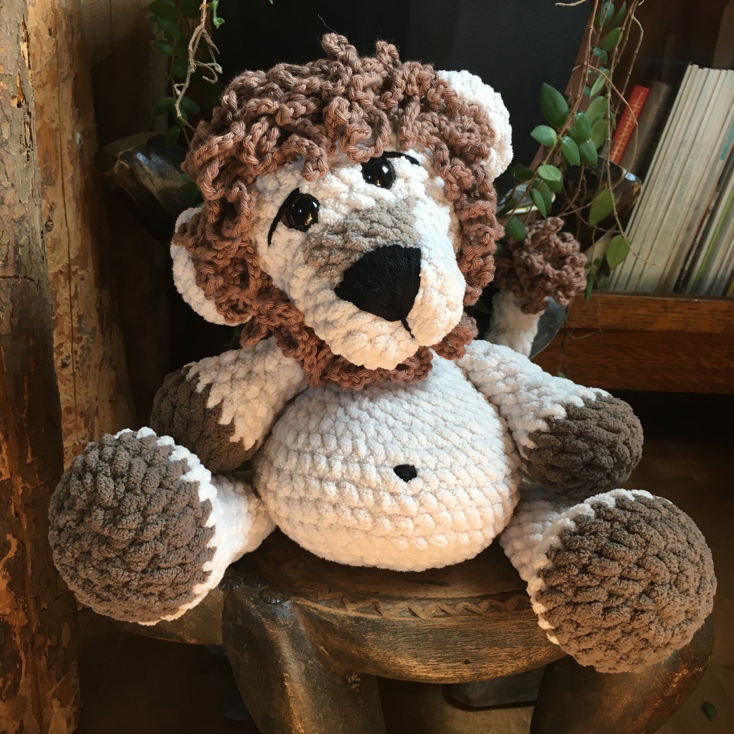 LE ROI LÉON - LION BLANC à grosse bedaine, peut être personnalisé en toutou de naissance