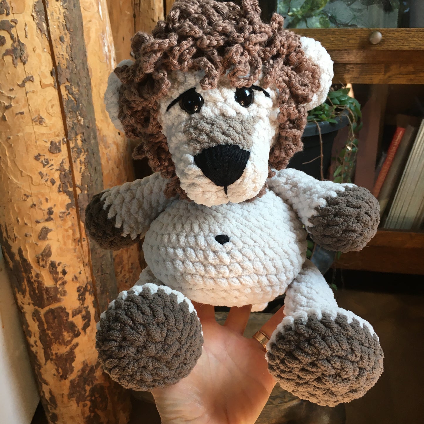 LE ROI LÉON - LION BLANC à grosse bedaine, peut être personnalisé en toutou de naissance