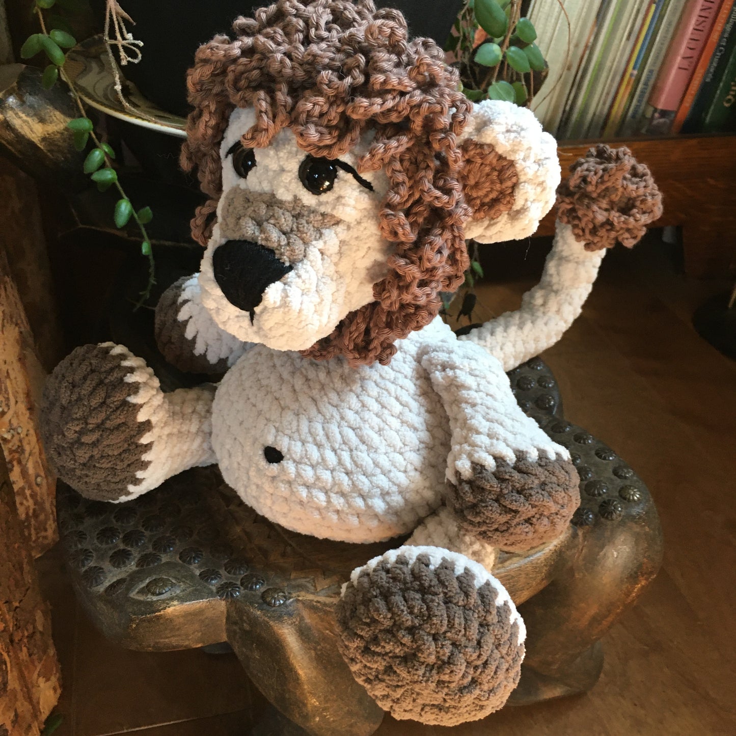LE ROI LÉON - LION BLANC à grosse bedaine, peut être personnalisé en toutou de naissance