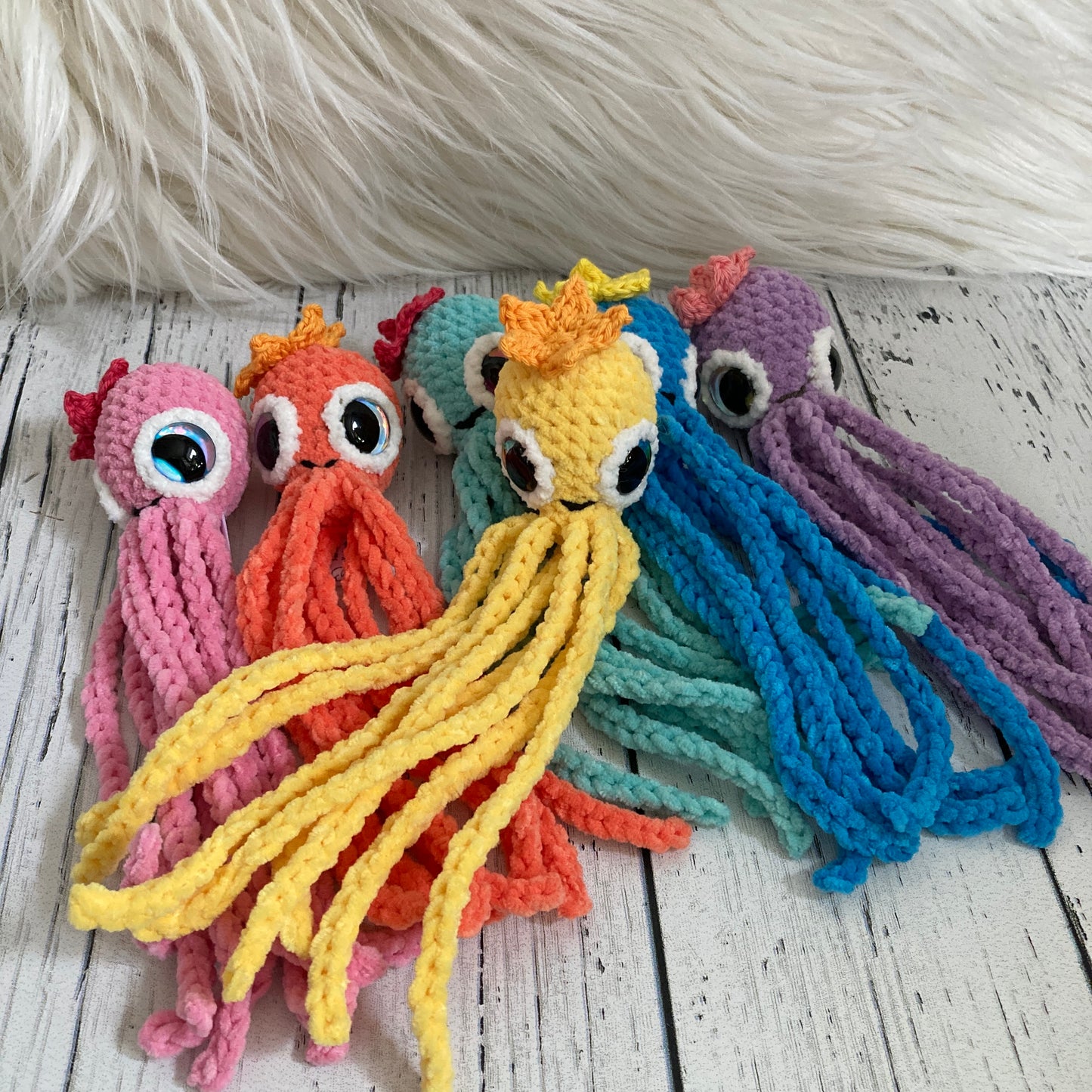 MINI OLLIE LA PIEUVRE - Darling Jaune - Amigurumi HOCHET avec MAGNIFIQUES YEUX IRIDESCENTS CUIVRE (#1064)