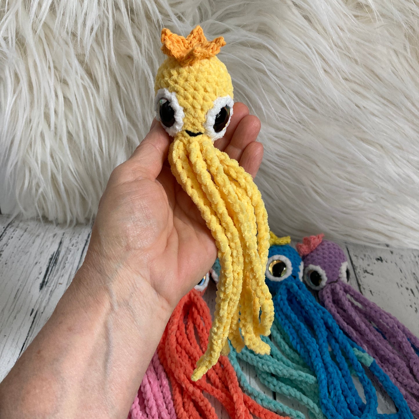MINI OLLIE LA PIEUVRE - Darling Jaune - Amigurumi HOCHET avec MAGNIFIQUES YEUX IRIDESCENTS CUIVRE (#1064)