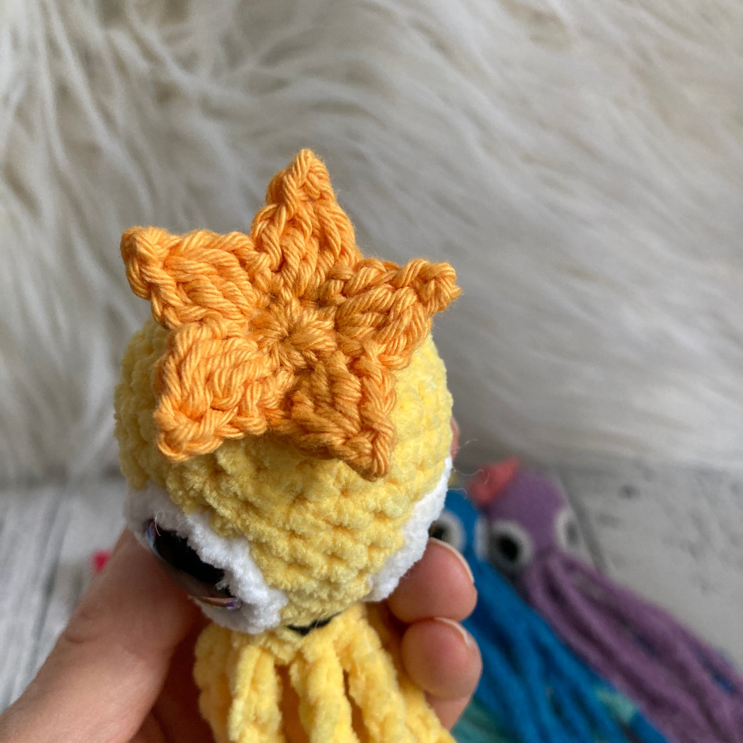 MINI OLLIE LA PIEUVRE - Darling Jaune - Amigurumi HOCHET avec MAGNIFIQUES YEUX IRIDESCENTS CUIVRE (#1064)