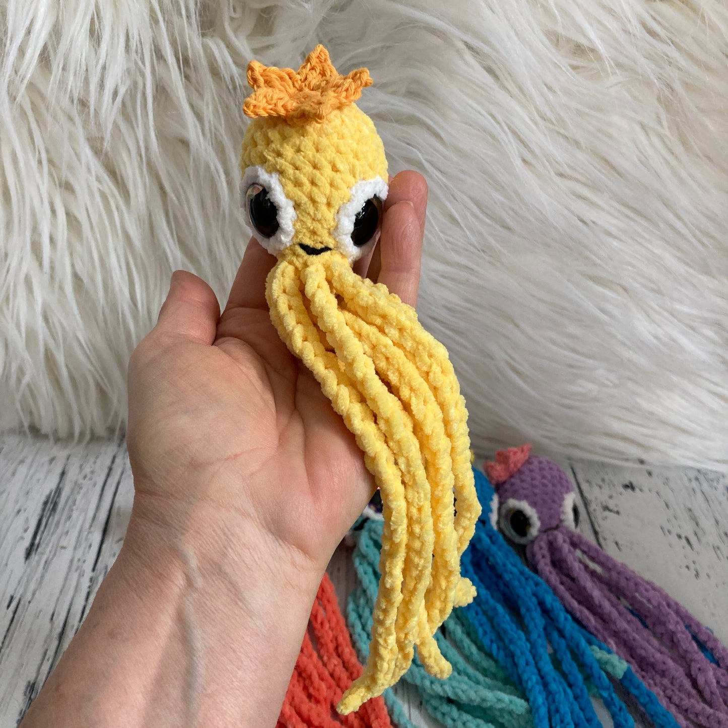MINI OLLIE LA PIEUVRE - Darling Jaune - Amigurumi HOCHET avec MAGNIFIQUES YEUX IRIDESCENTS CUIVRE (#1064)