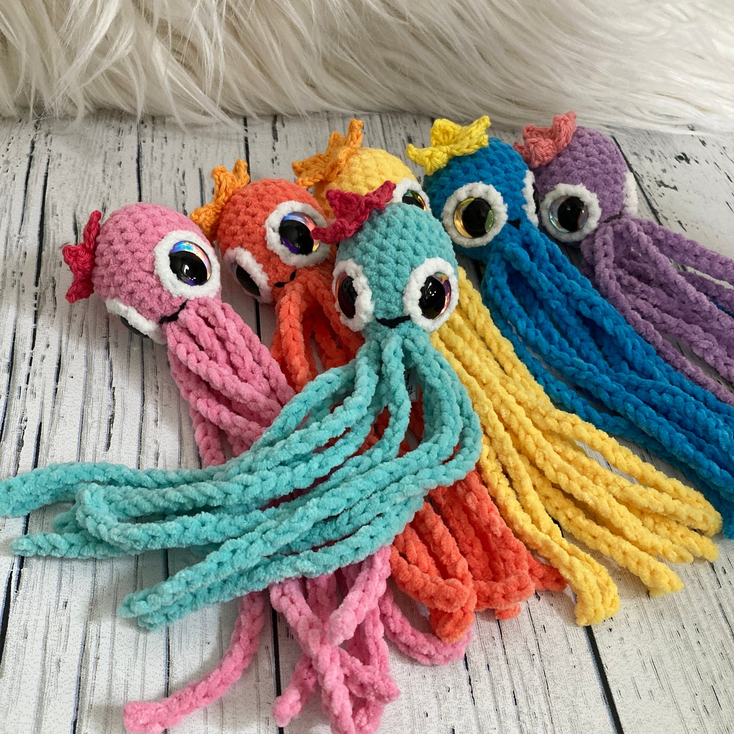 MINI OLLIE LA PIEUVRE - Darling Aqua - Amigurumi HOCHET avec MAGNIFIQUES YEUX IRIDESCENTS ROSE (#1065)