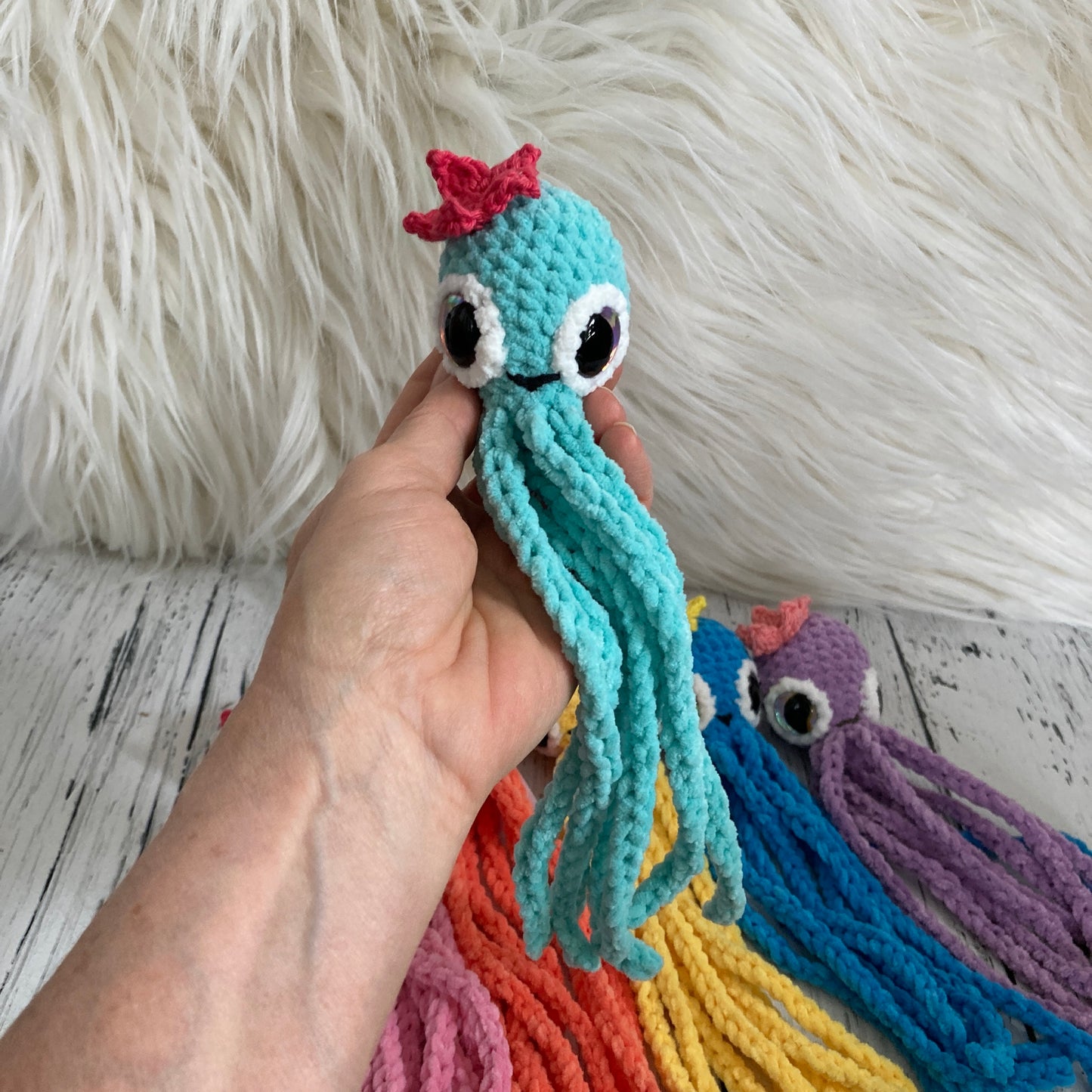 MINI OLLIE LA PIEUVRE - Darling Aqua - Amigurumi HOCHET avec MAGNIFIQUES YEUX IRIDESCENTS ROSE (#1065)