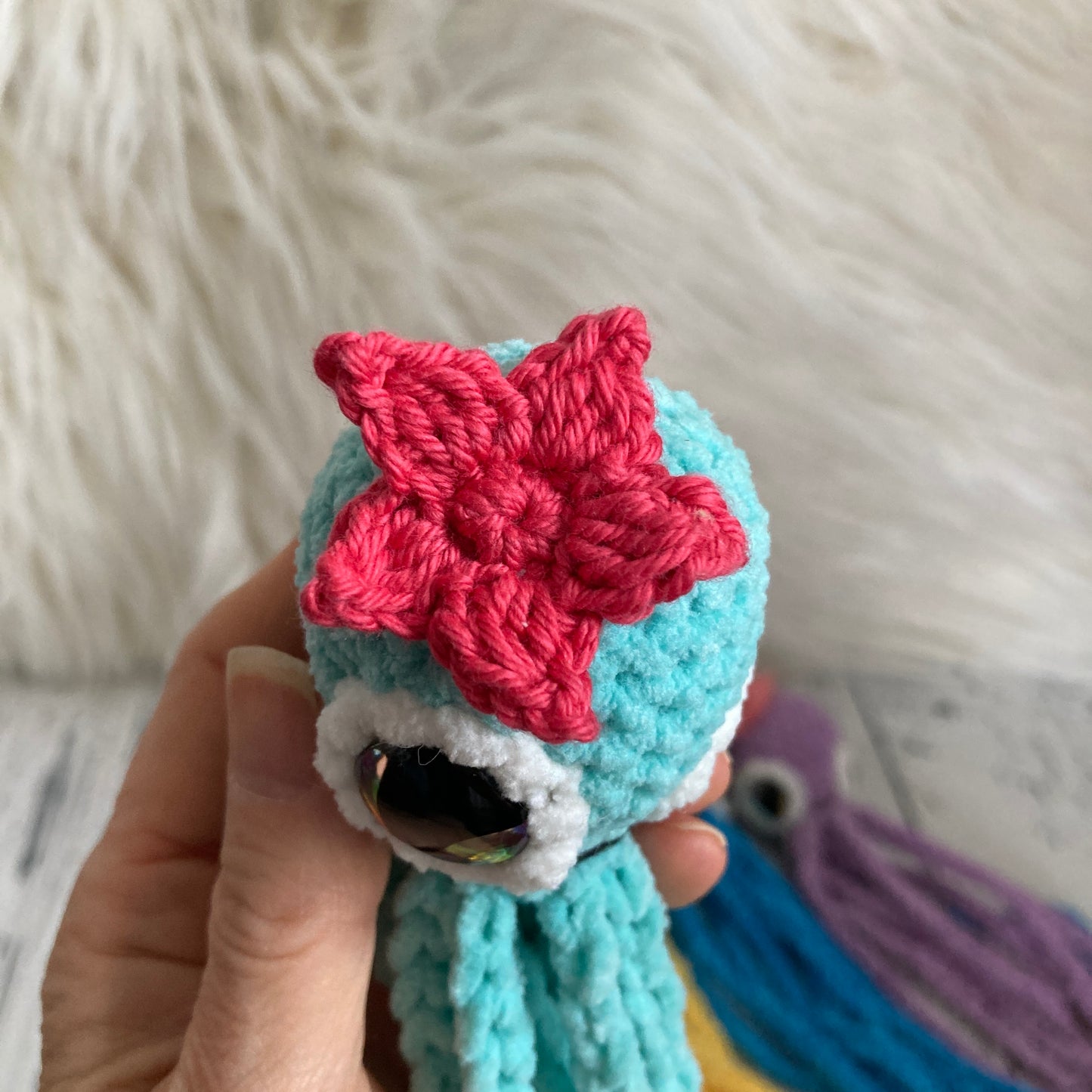 MINI OLLIE LA PIEUVRE - Darling Aqua - Amigurumi HOCHET avec MAGNIFIQUES YEUX IRIDESCENTS ROSE (#1065)