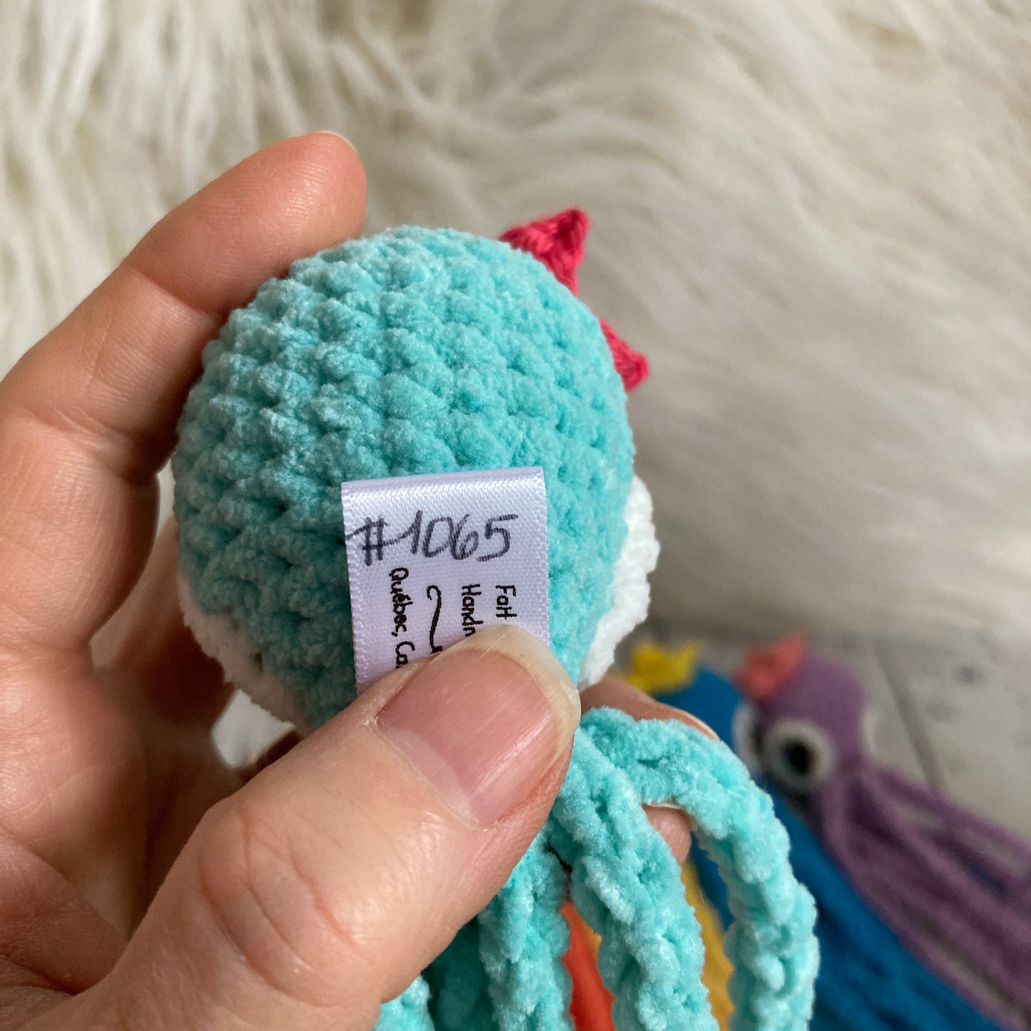 MINI OLLIE LA PIEUVRE - Darling Aqua - Amigurumi HOCHET avec MAGNIFIQUES YEUX IRIDESCENTS ROSE (#1065)