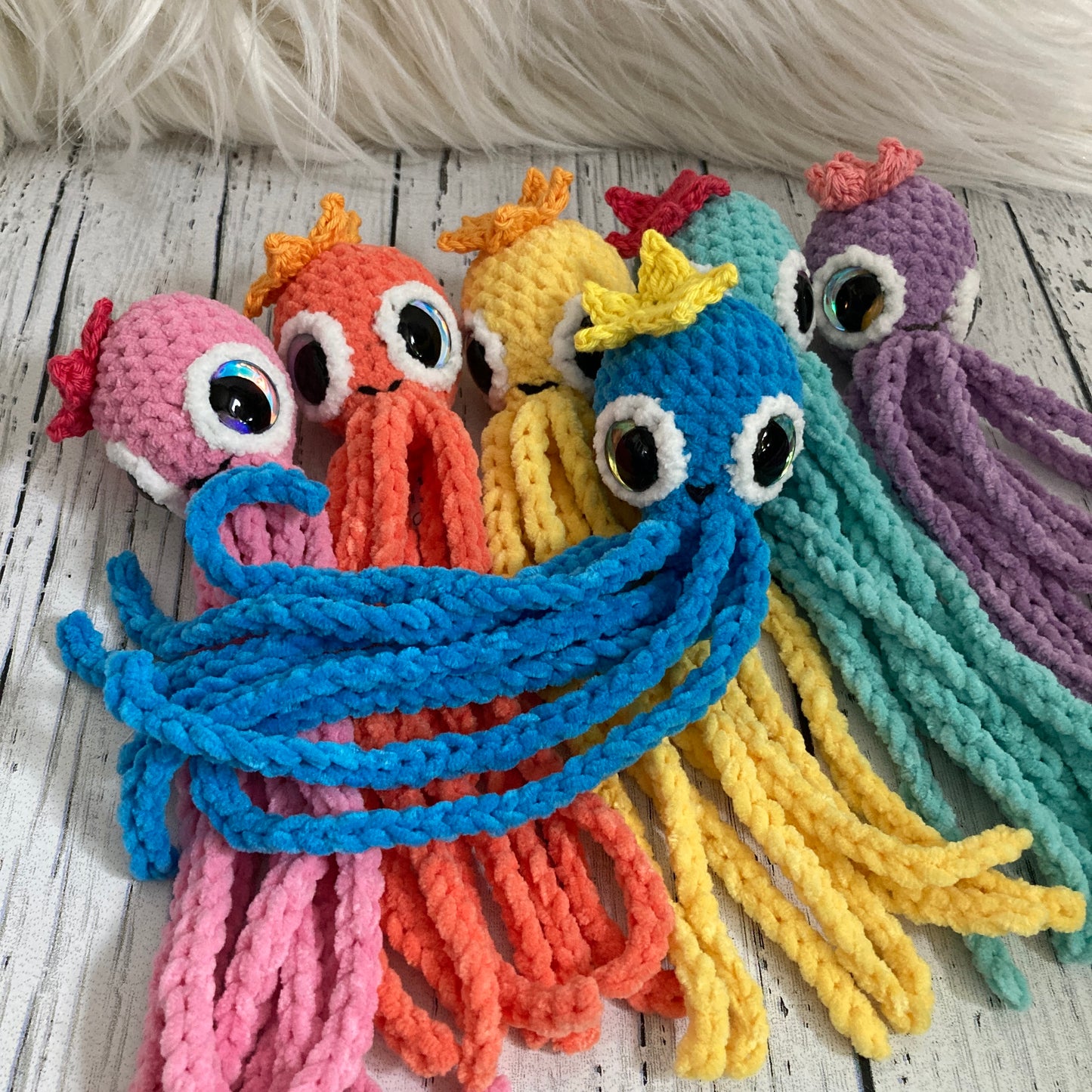 MINI OLLIE LA PIEUVRE - Darling Bleu - Amigurumi HOCHET avec MAGNIFIQUES YEUX IRIDESCENTS OR (#1066)