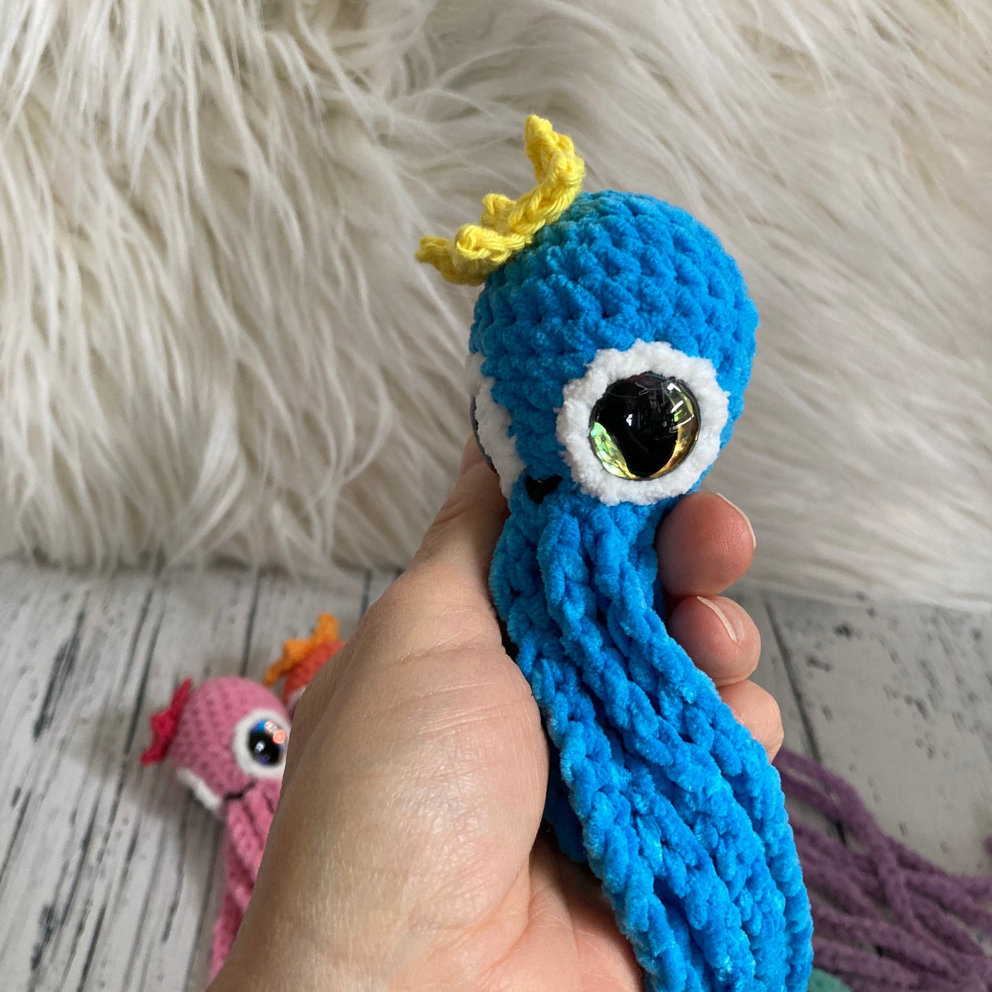 MINI OLLIE LA PIEUVRE - Darling Bleu - Amigurumi HOCHET avec MAGNIFIQUES YEUX IRIDESCENTS OR (#1066)
