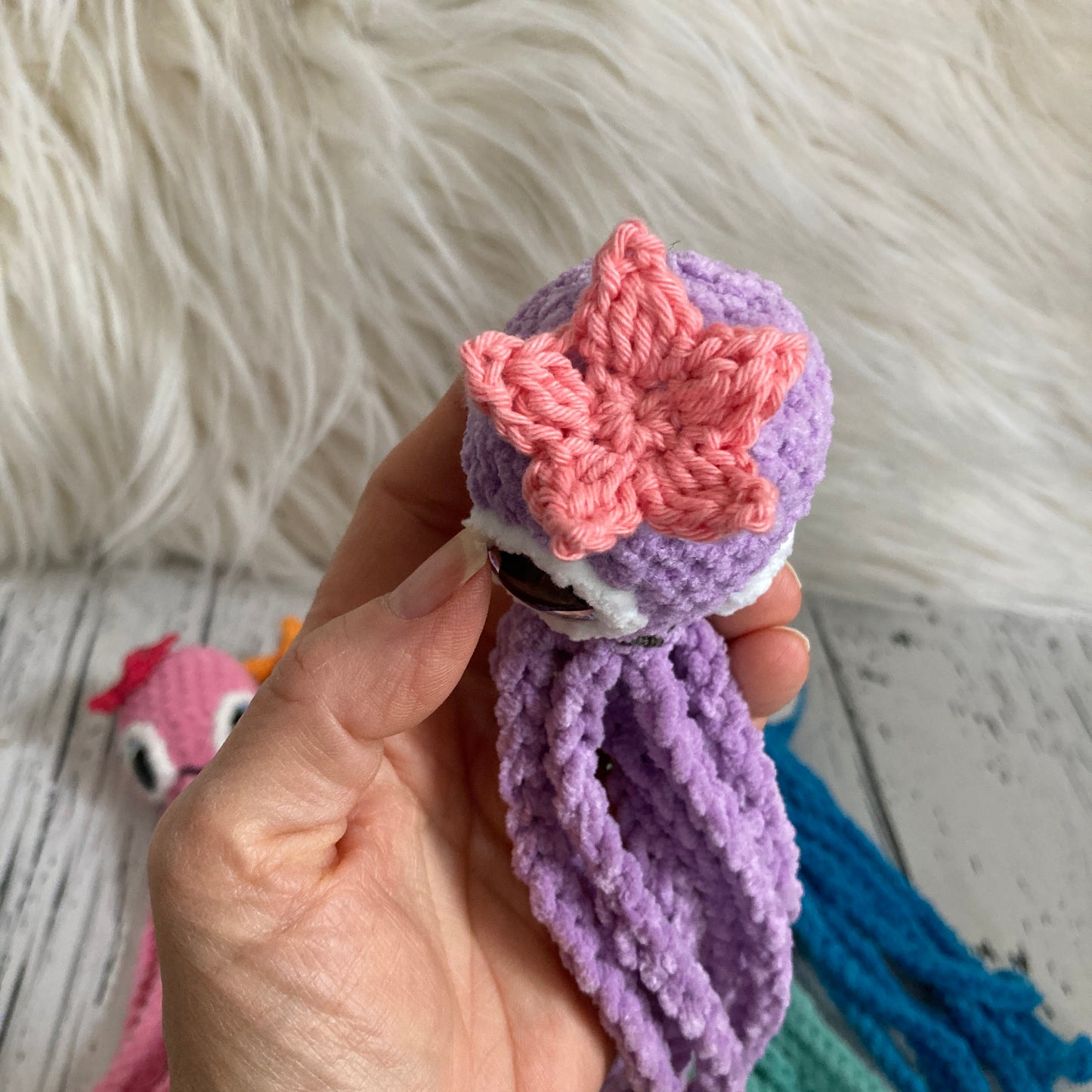 MINI OLLIE LA PIEUVRE Darling Lilas - Amigurumi HOCHET avec MAGNIFIQUES YEUX IRIDESCENTS ROSE (#1067)