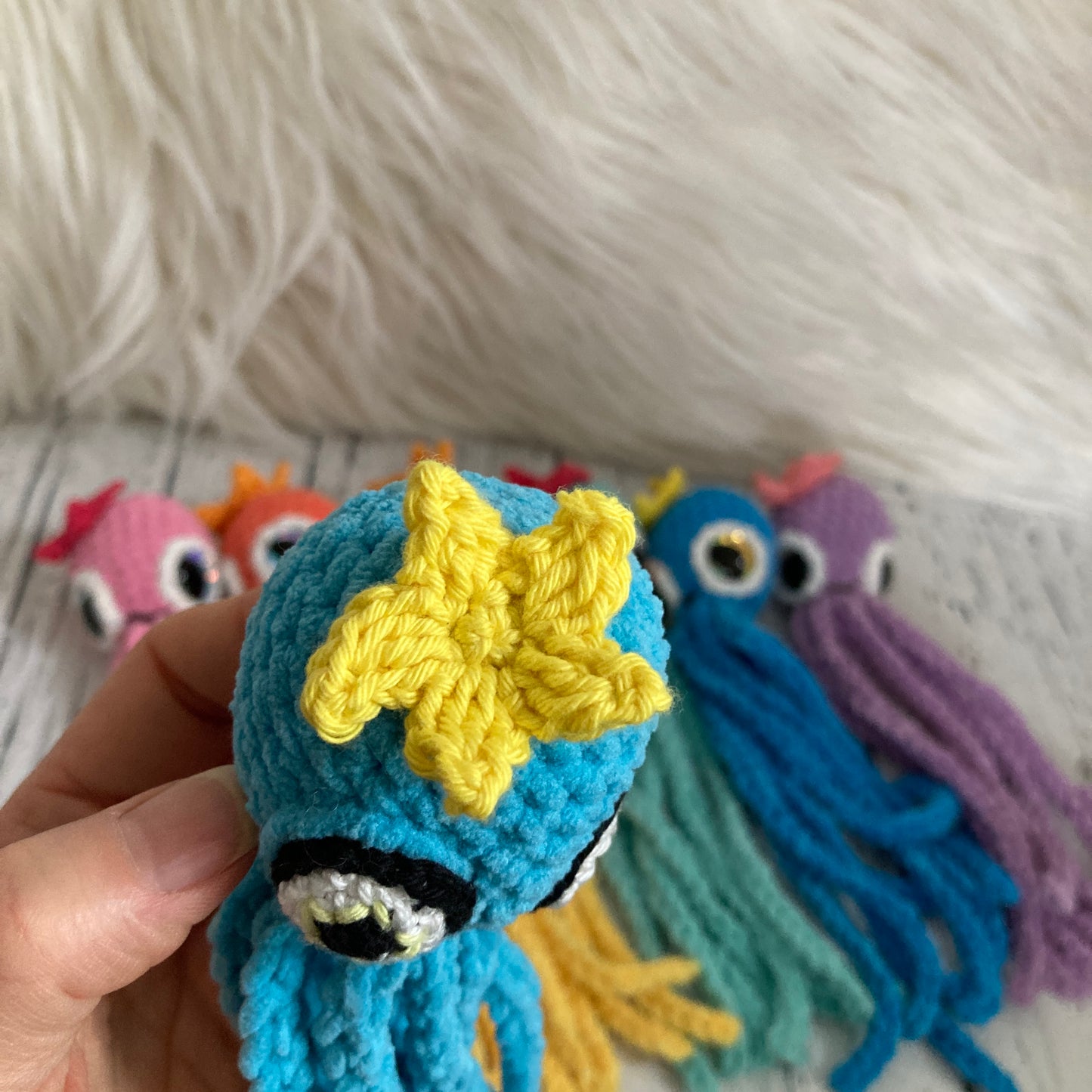 MINI OLLIE LA PIEUVRE Darling Aqua - Amigurumi HOCHET avec MAGNIFIQUES YEUX BRODĂS (#1068)