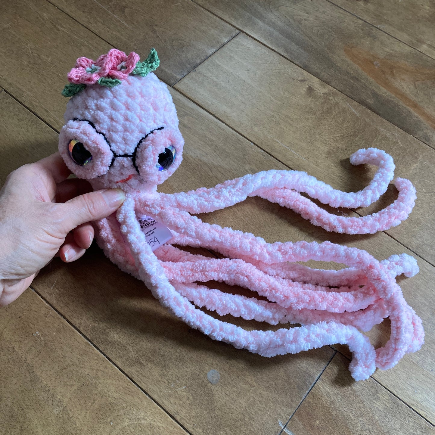 OLLIE LA PIEUVRE Rose bébé - Amigurumi HOCHET avec MAGNIFIQUES YEUX IRIDESCENTS BLEU (#1054)