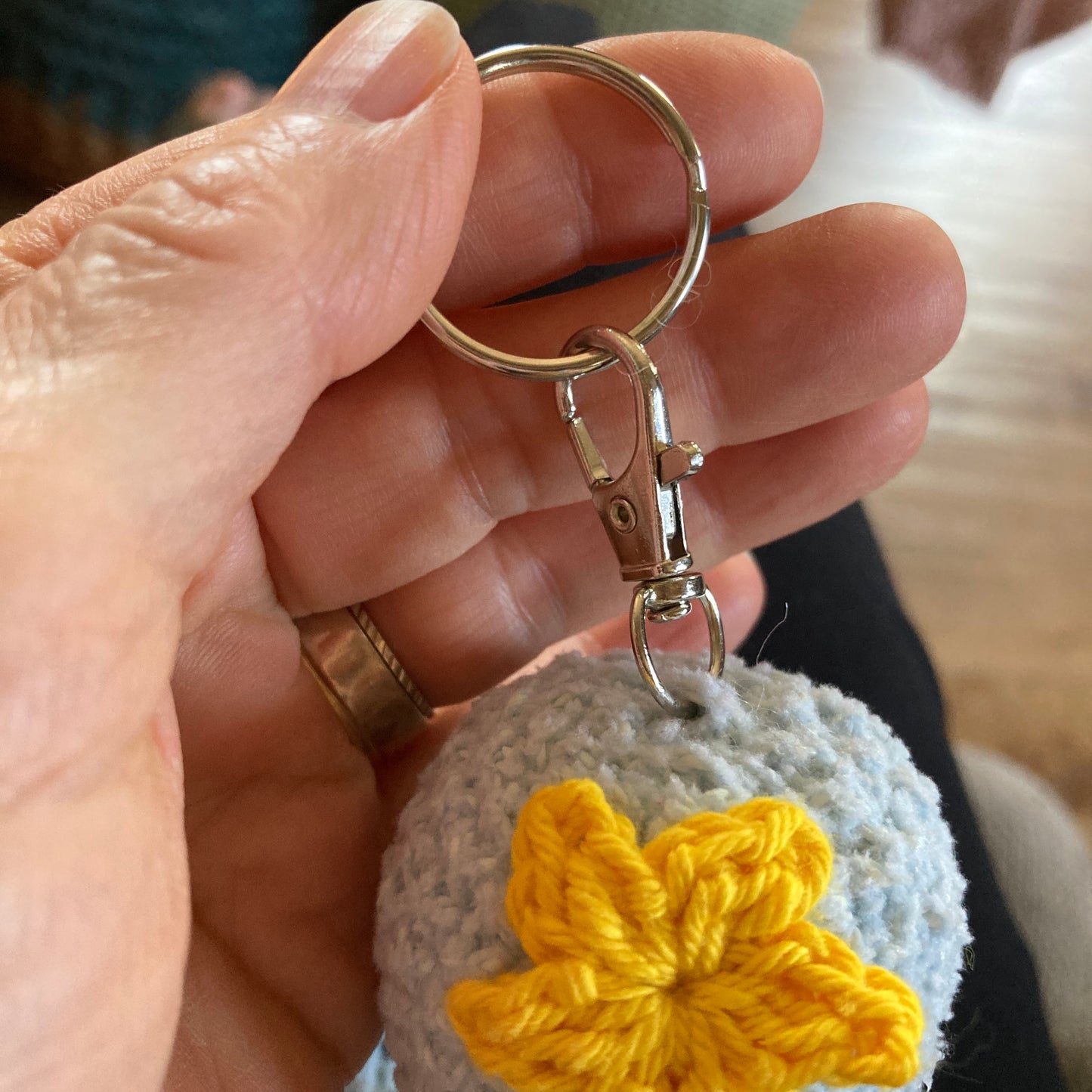 PORTE-CLÉS MINI OLLIE LA PIEUVRE BLEU - Amigurumi qui BRILLE DANS LE NOIR