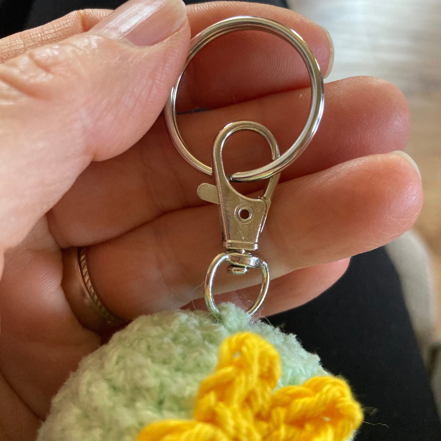 PORTE-CLÉS MINI OLLIE LA PIEUVRE VERTE - Amigurumi qui BRILLE DANS LE NOIR