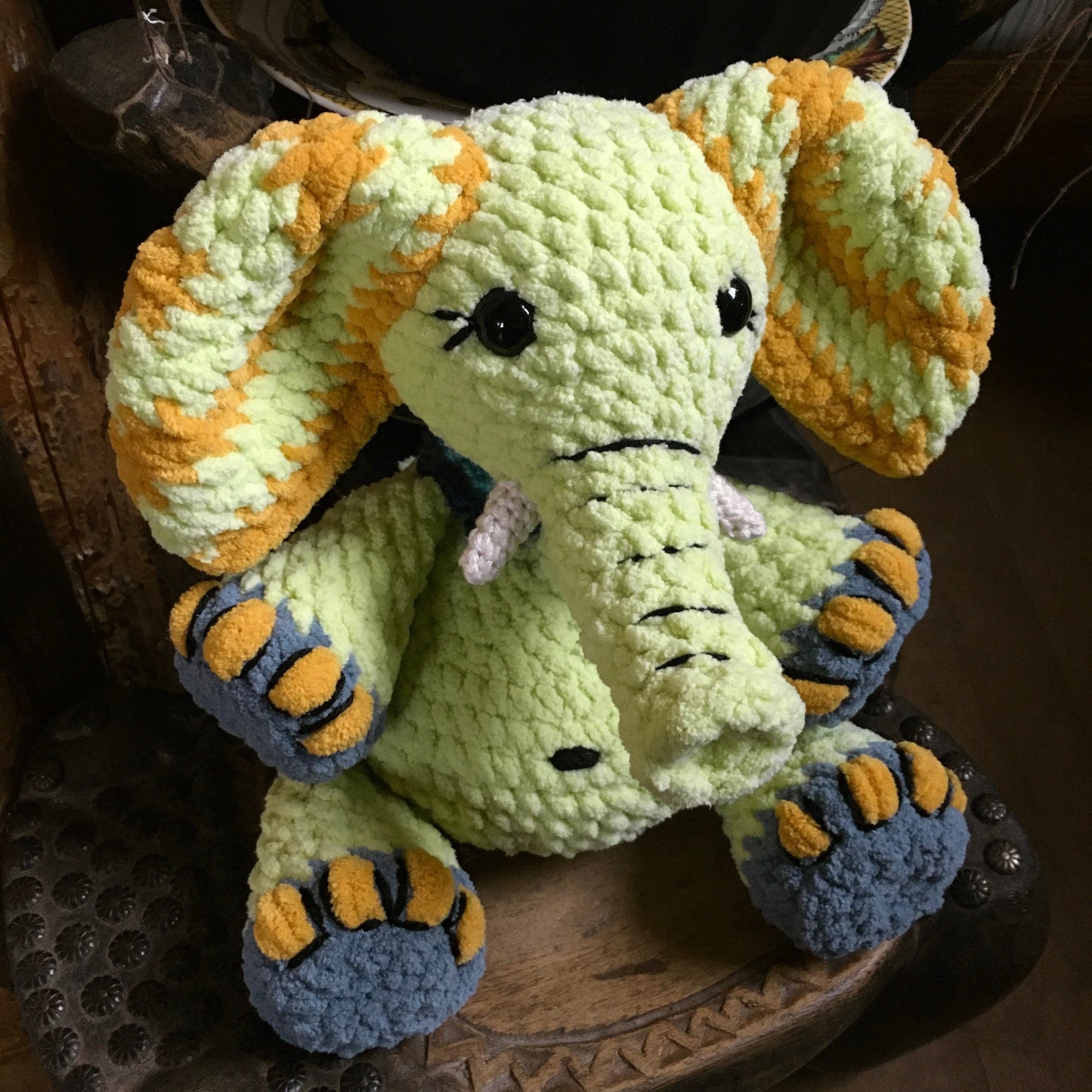 API L’ÉLÉPHANT VERT-LIME à grosse bedaine, peut être personnalisé en TOUTOU DE NAISSANCE