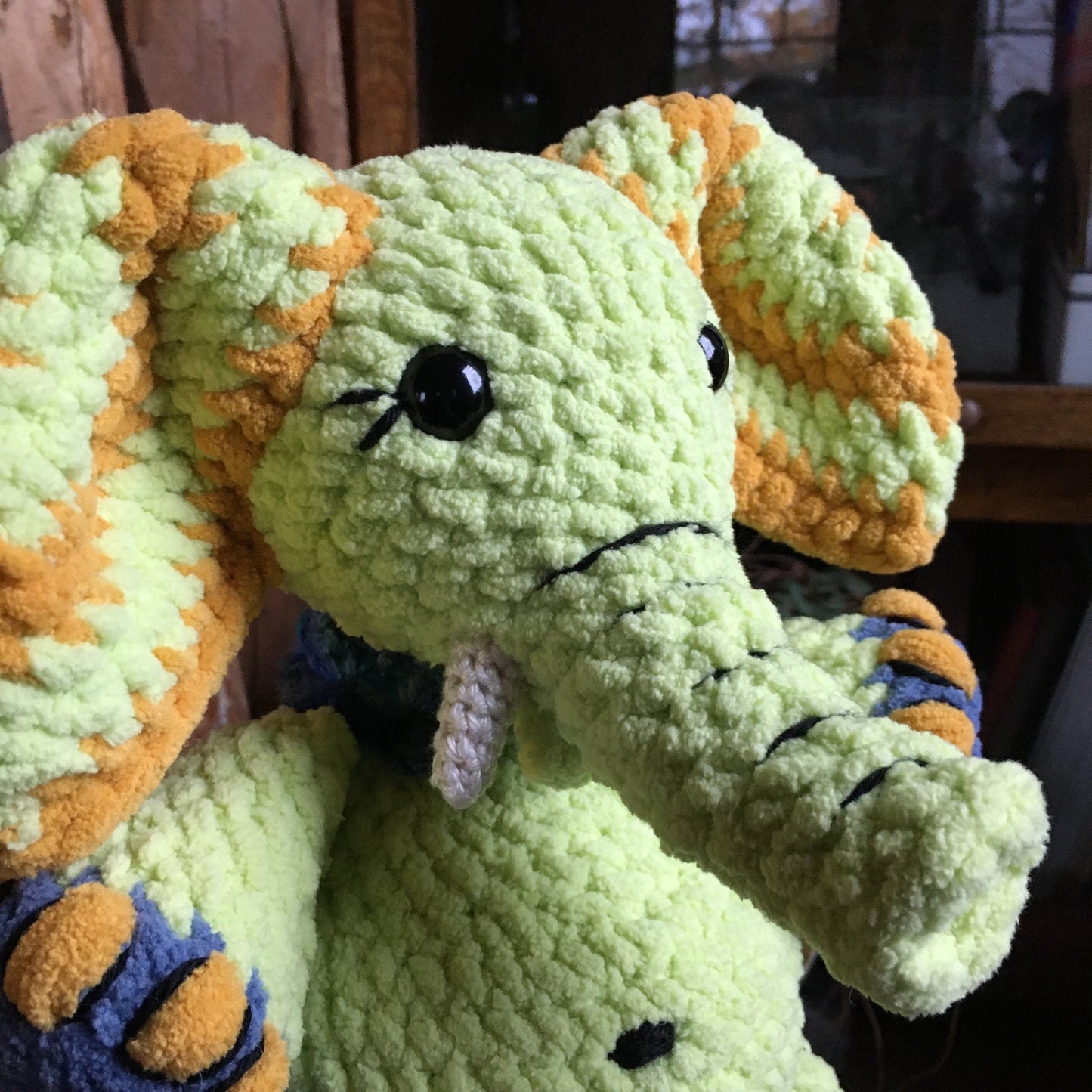 API L’ÉLÉPHANT VERT-LIME à grosse bedaine, peut être personnalisé en TOUTOU DE NAISSANCE
