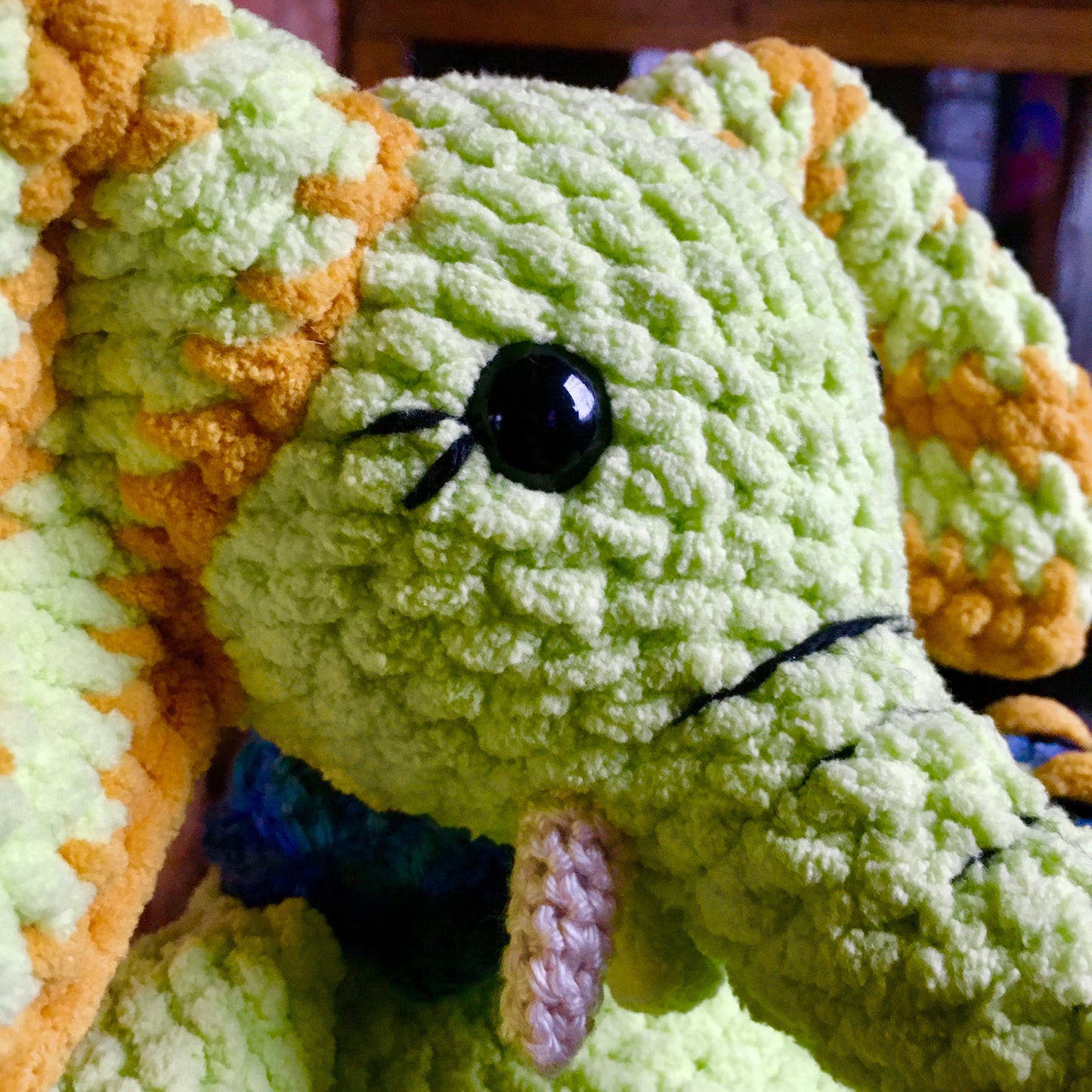 API L’ÉLÉPHANT VERT-LIME à grosse bedaine, peut être personnalisé en TOUTOU DE NAISSANCE