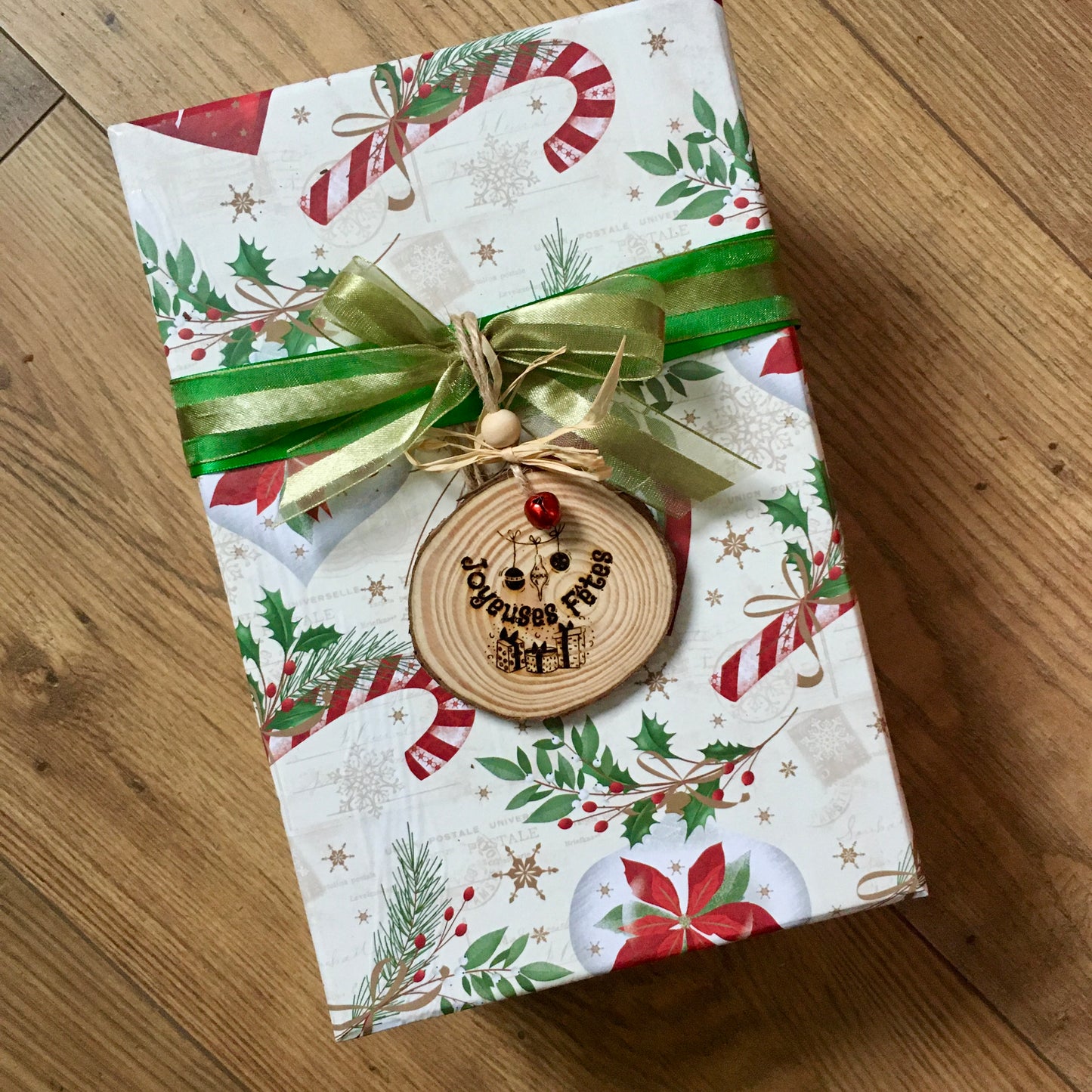 ORNEMENT pour CADEAUX ou SAPIN - JOYEUSES FÊTES
