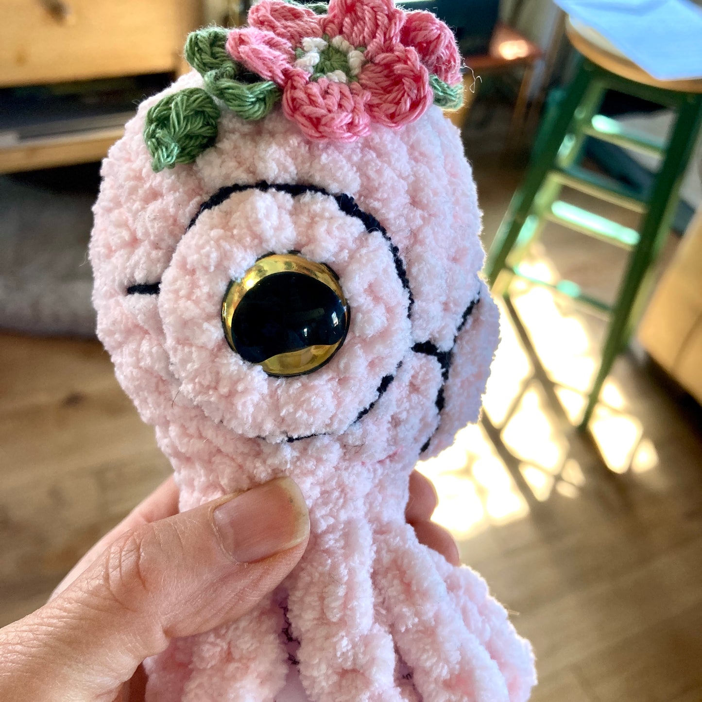 OLLIE LA PIEUVRE Rose bébé - Amigurumi avec MAGNIFIQUES YEUX IRIDESCENTS OR (#1047)