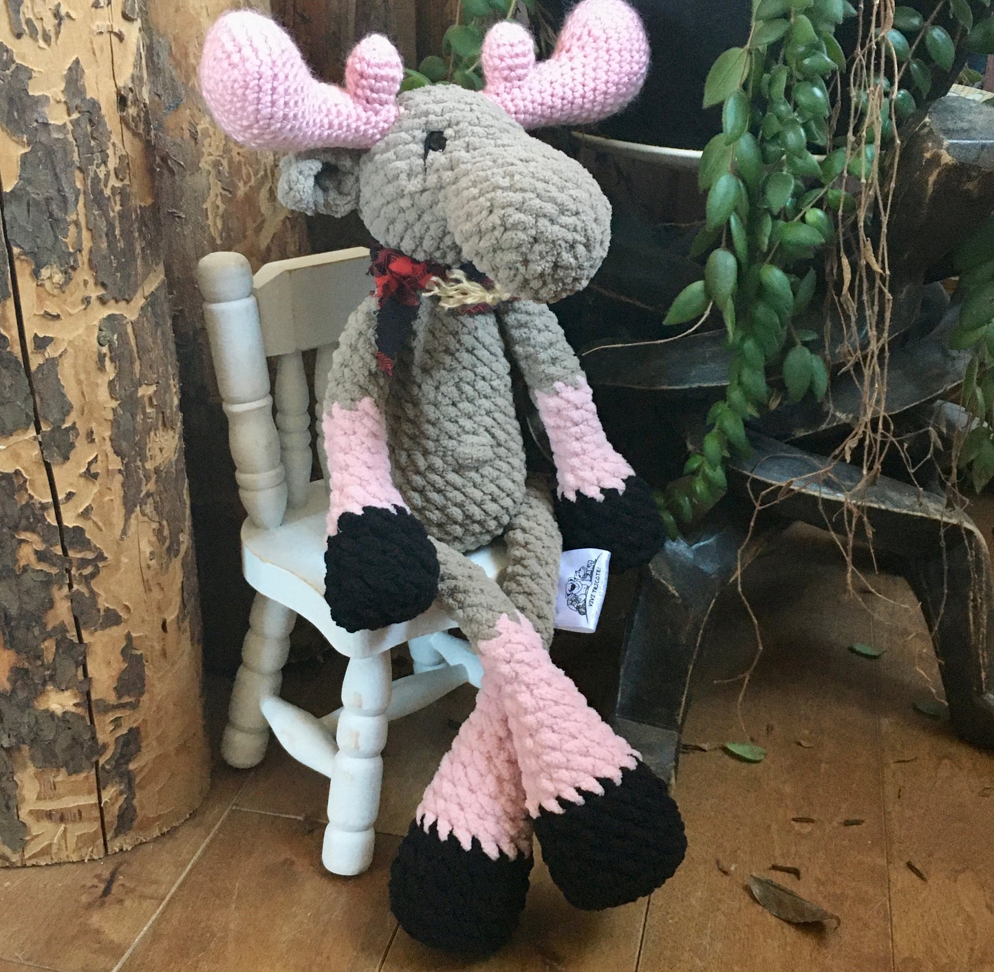 Jack le NONORIGNAL couleurs chocolat au lait et rose, avec yeux sécuritaire, la peluche orignal style lumberjack, Peut être personnalisé en TOUTOU DE NAISANCE