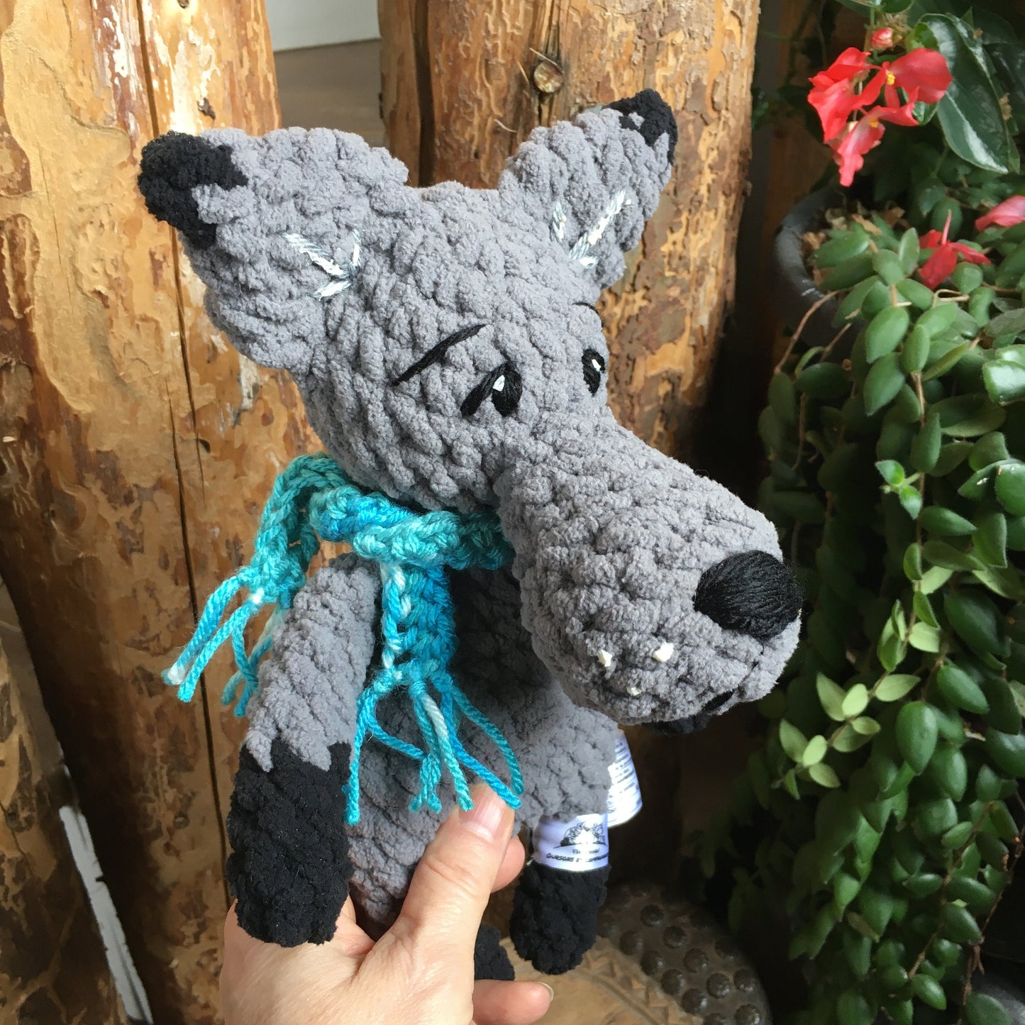 MIKALOUP le petit loup gris
