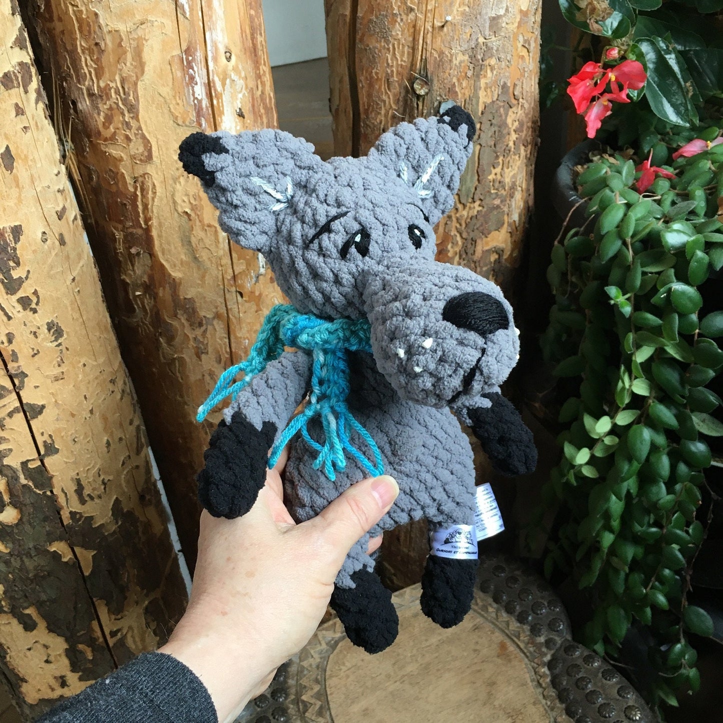 MIKALOUP le petit loup gris