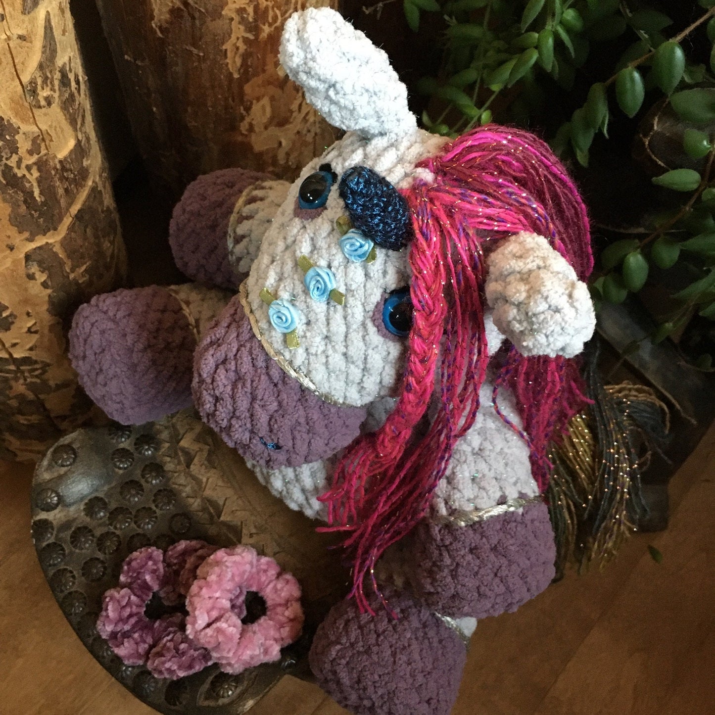 TESSA, LA LICORNE BLING-BLING À COIFFER aux couleurs scintillantes gris et mauve, cadeau unique très girly, Peut être personnalisée en TOUTOU DE NAISSANCE
