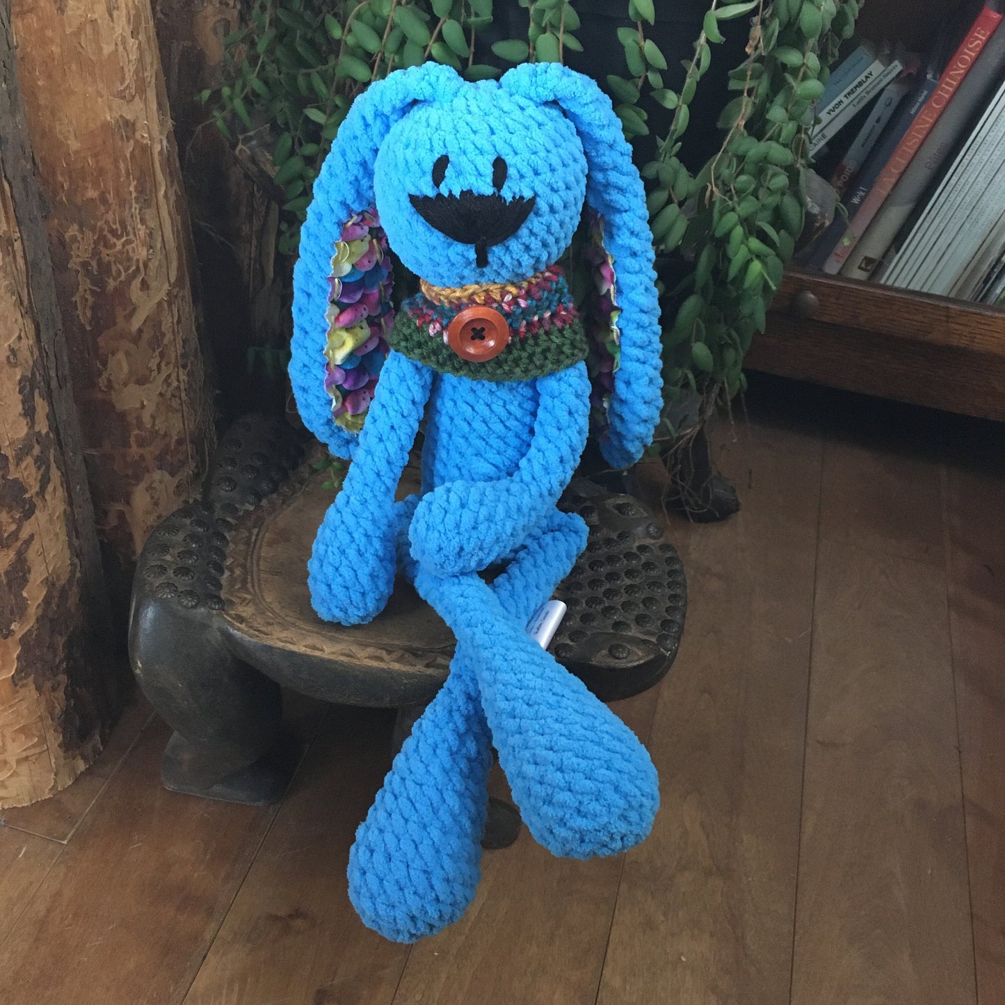 Le LAPIN bleu aux longues pattes et longues oreilles, le cadeau idéal pour Pâques, Peut être personnalisé en TOUTOU DE NAISSANCE
