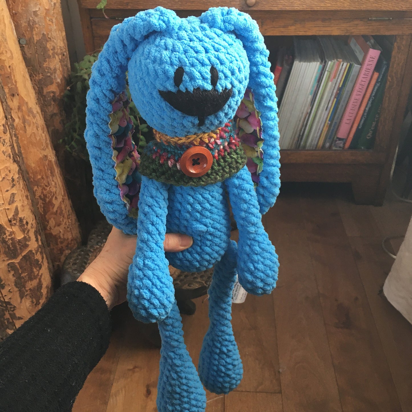 Le LAPIN bleu aux longues pattes et longues oreilles, le cadeau idéal pour Pâques, Peut être personnalisé en TOUTOU DE NAISSANCE