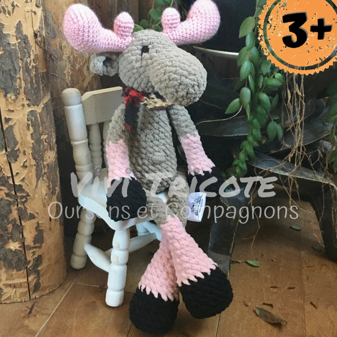 Jack le NONORIGNAL couleurs chocolat au lait et rose, avec yeux sécuritaire, la peluche orignal style lumberjack, Peut être personnalisé en TOUTOU DE NAISANCE