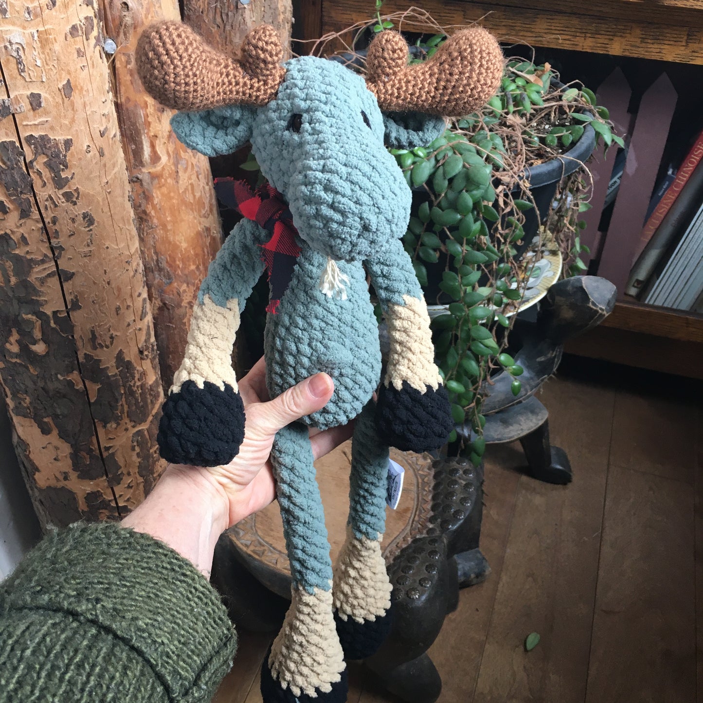 Jack le NONORIGNAL couleur vert fumé, avec yeux sécuritaire, la peluche orignal style lumberjack, Peut être personnalisé en TOUTOU DE NAISANCE