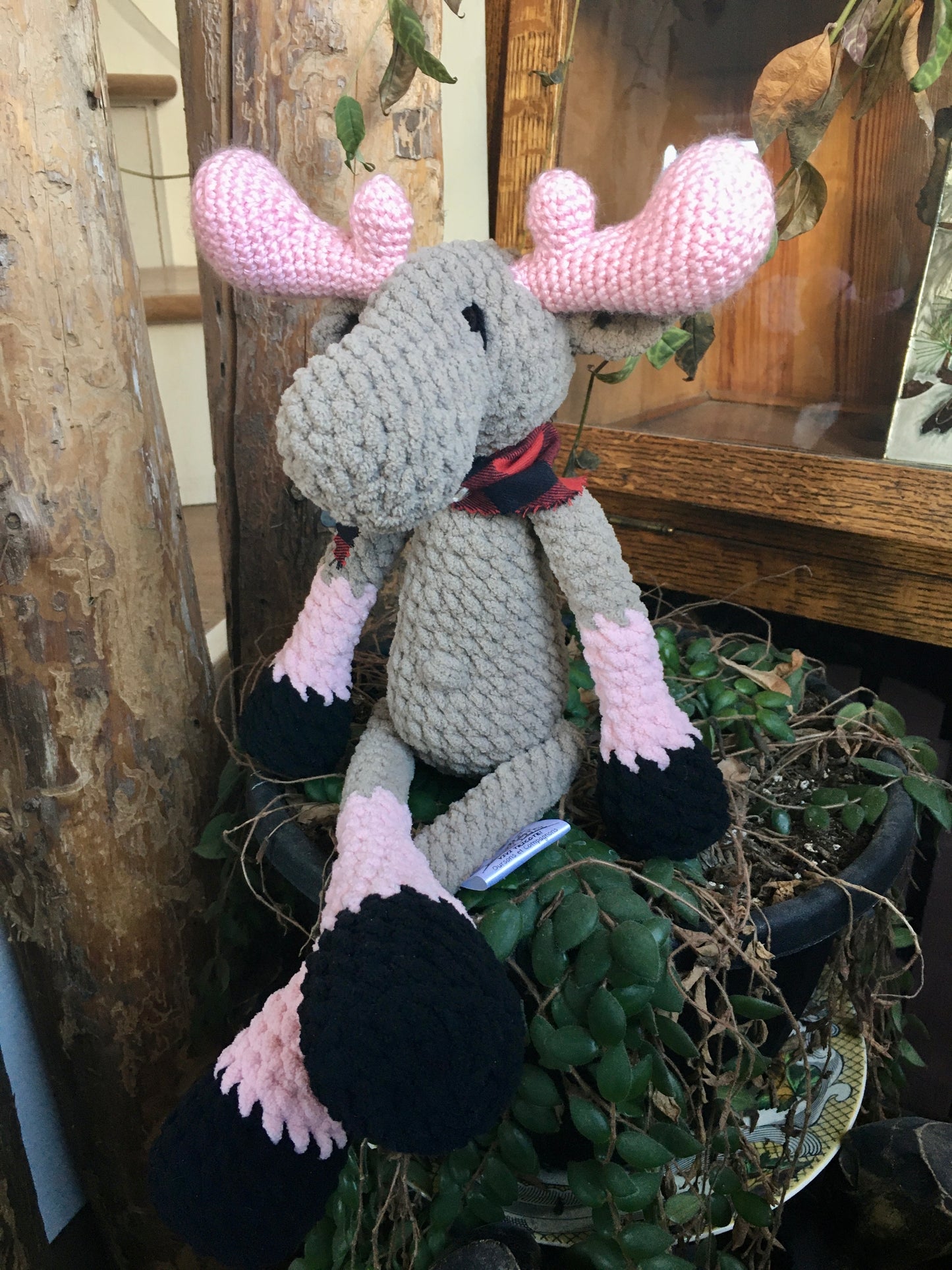 Jack le NONORIGNAL couleurs chocolat au lait et rose, avec yeux sécuritaire, la peluche orignal style lumberjack, Peut être personnalisé en TOUTOU DE NAISANCE