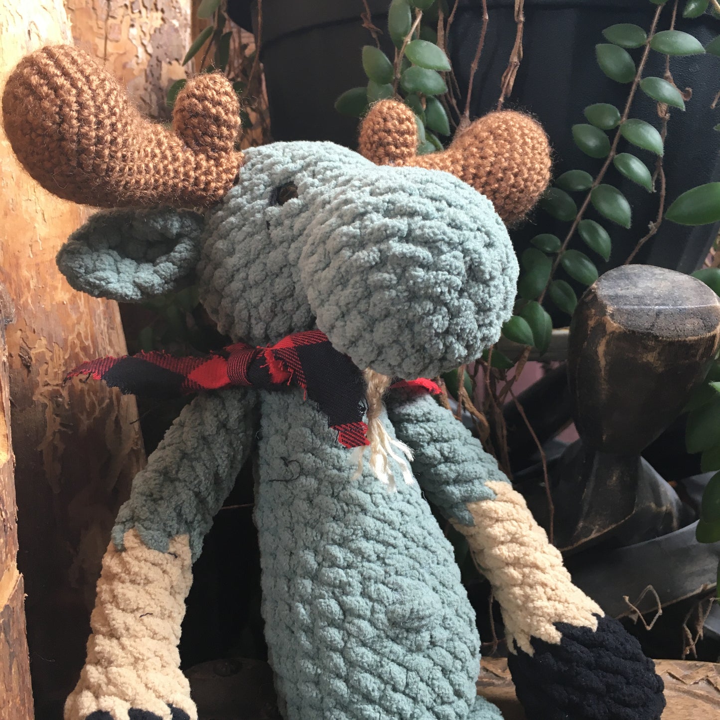 Jack le NONORIGNAL couleur vert fumé, avec yeux sécuritaire, la peluche orignal style lumberjack, Peut être personnalisé en TOUTOU DE NAISANCE