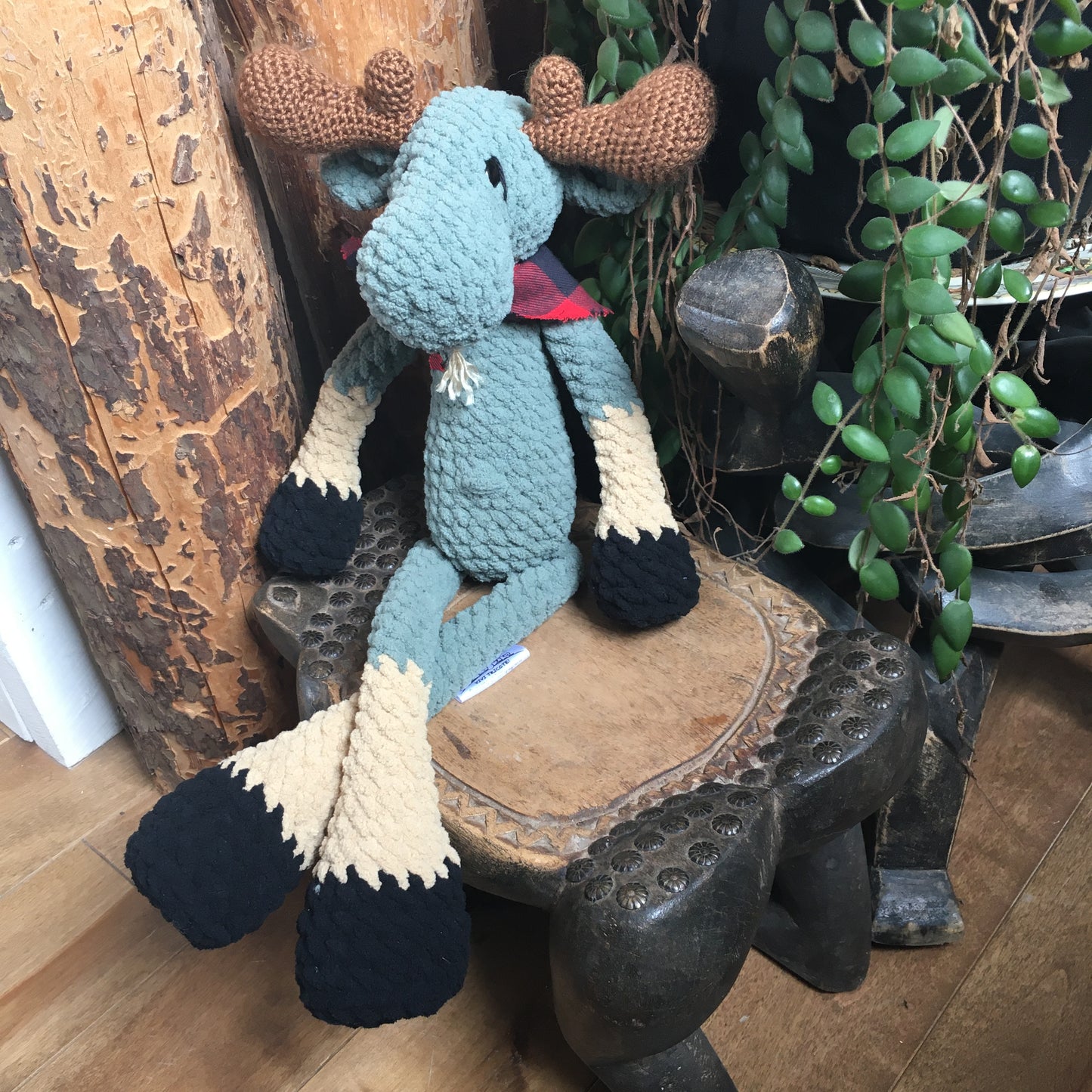 Jack le NONORIGNAL couleur vert fumé, avec yeux sécuritaire, la peluche orignal style lumberjack, Peut être personnalisé en TOUTOU DE NAISANCE