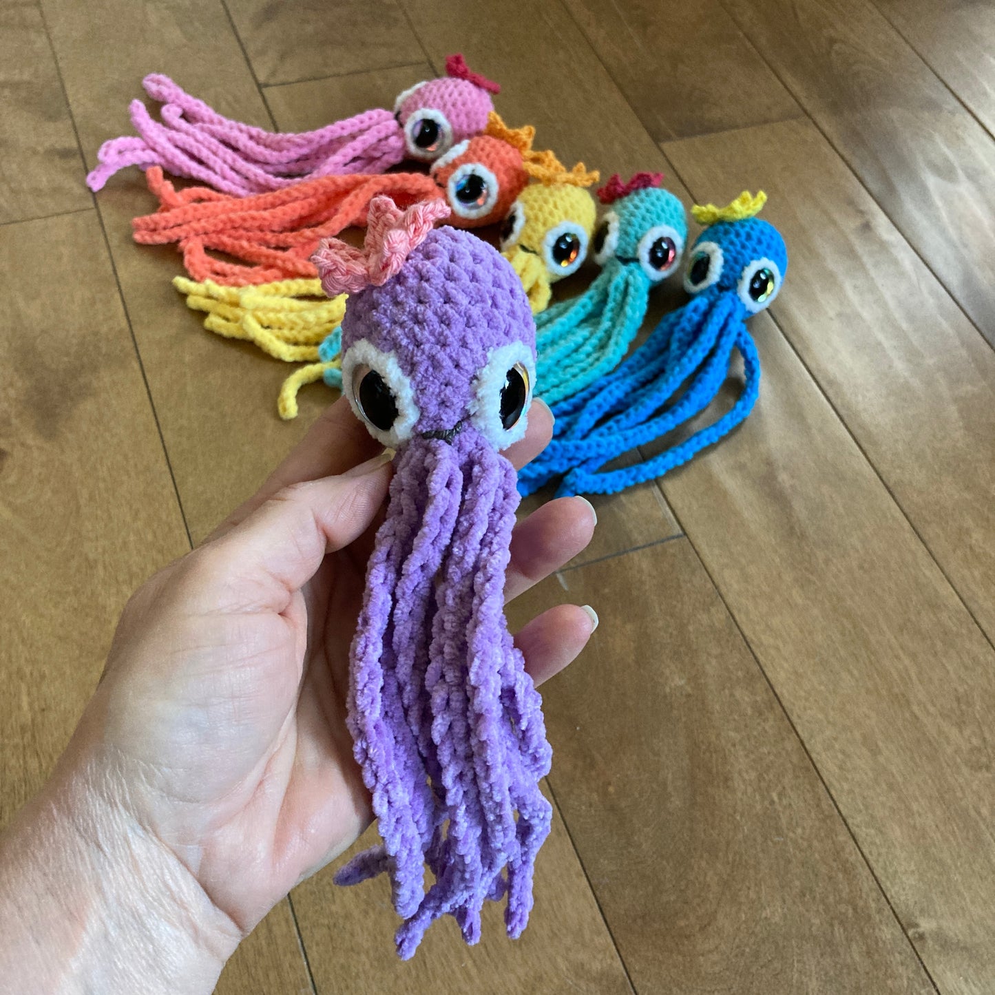 MINI OLLIE LA PIEUVRE Darling Lilas - Amigurumi HOCHET avec MAGNIFIQUES YEUX IRIDESCENTS ROSE (#1067)