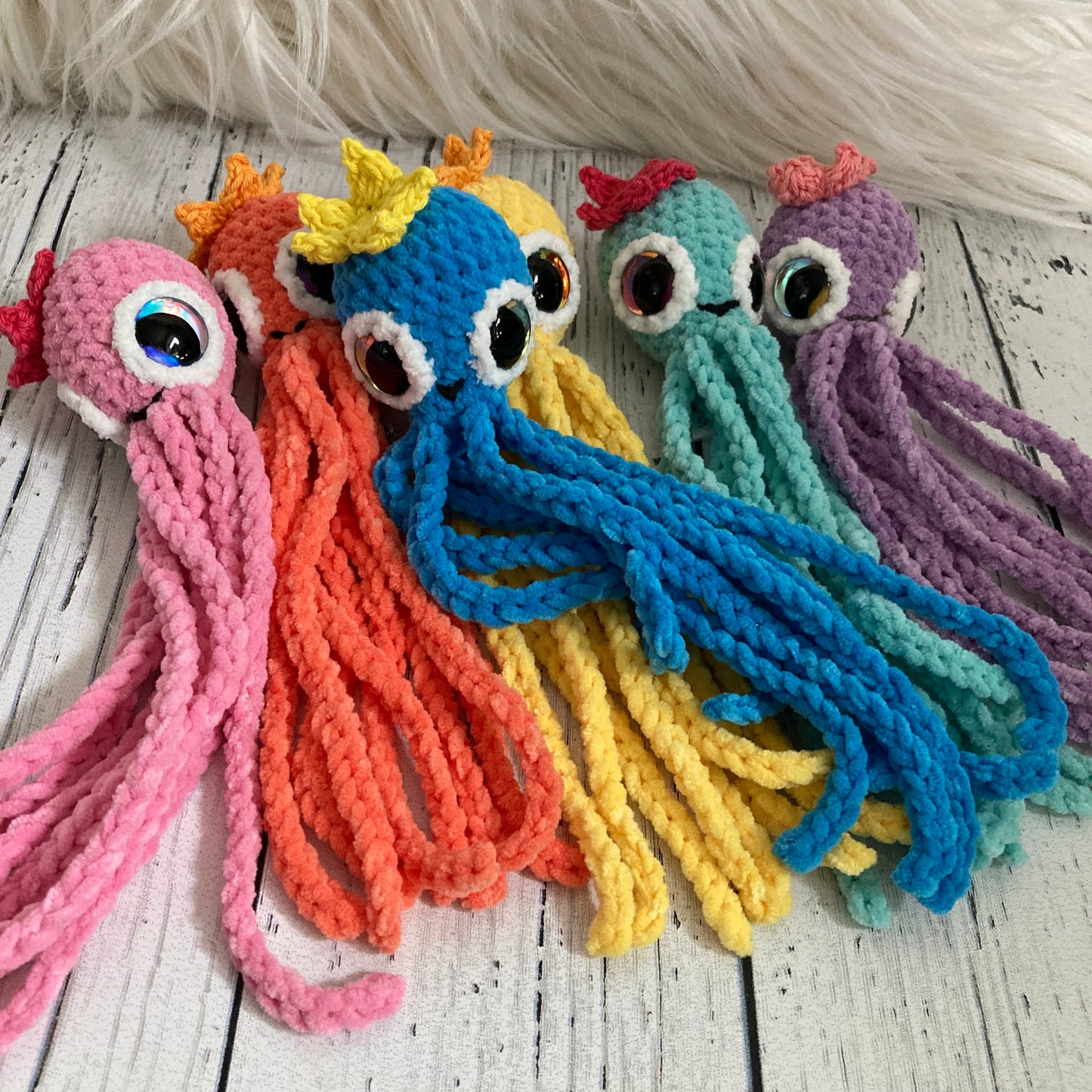 MINI OLLIE LA PIEUVRE - Darling Bleu - Amigurumi HOCHET avec MAGNIFIQUES YEUX IRIDESCENTS OR (#1066)