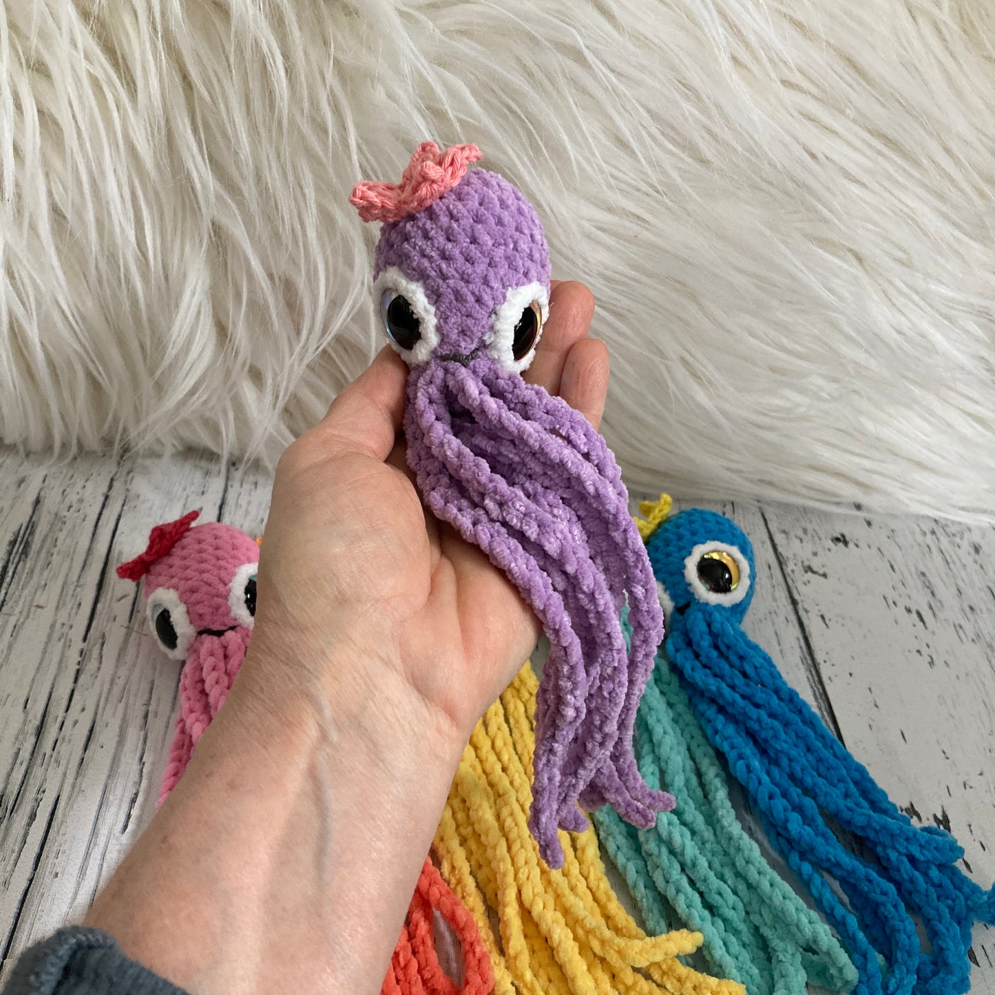 MINI OLLIE LA PIEUVRE Darling Lilas - Amigurumi HOCHET avec MAGNIFIQUES YEUX IRIDESCENTS ROSE (#1067)
