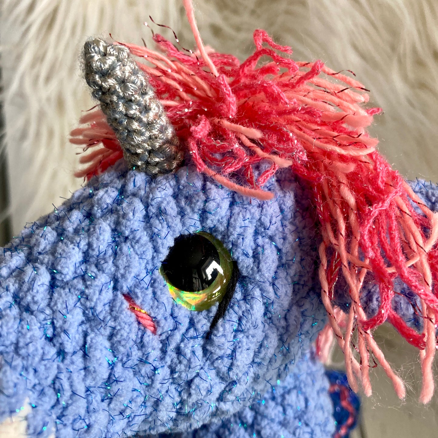 LA LILICORNE SCINTILLANTE, la petit licorne des mers aux jolies couleurs bleues scintillantes (978)