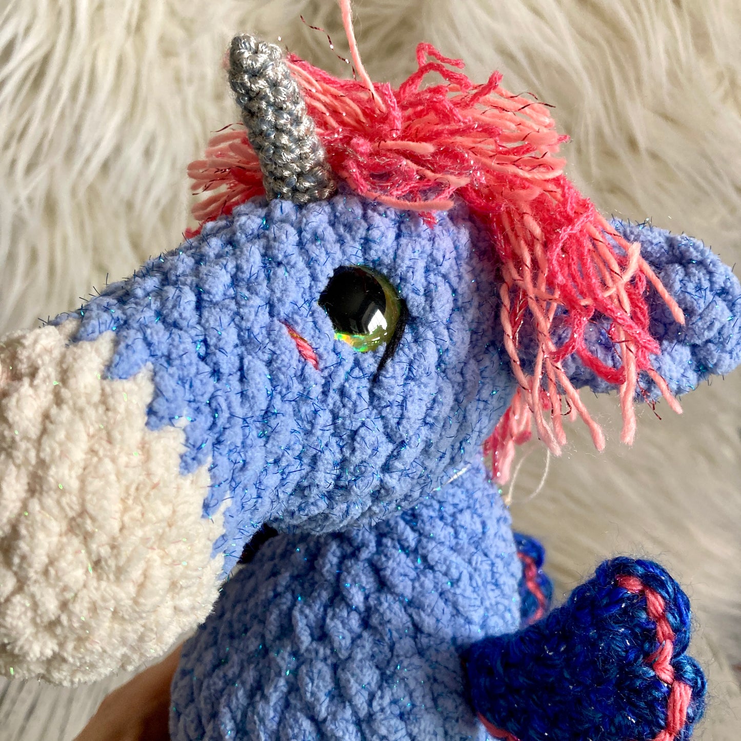 LA LILICORNE SCINTILLANTE, la petit licorne des mers aux jolies couleurs bleues scintillantes (978)