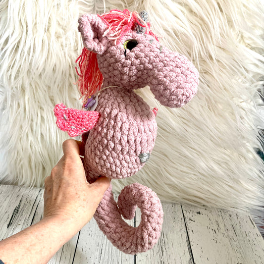 LA LILICORNE SCINTILLANTE, la petit licorne des mers aux jolies couleurs rose scintillantes (977)