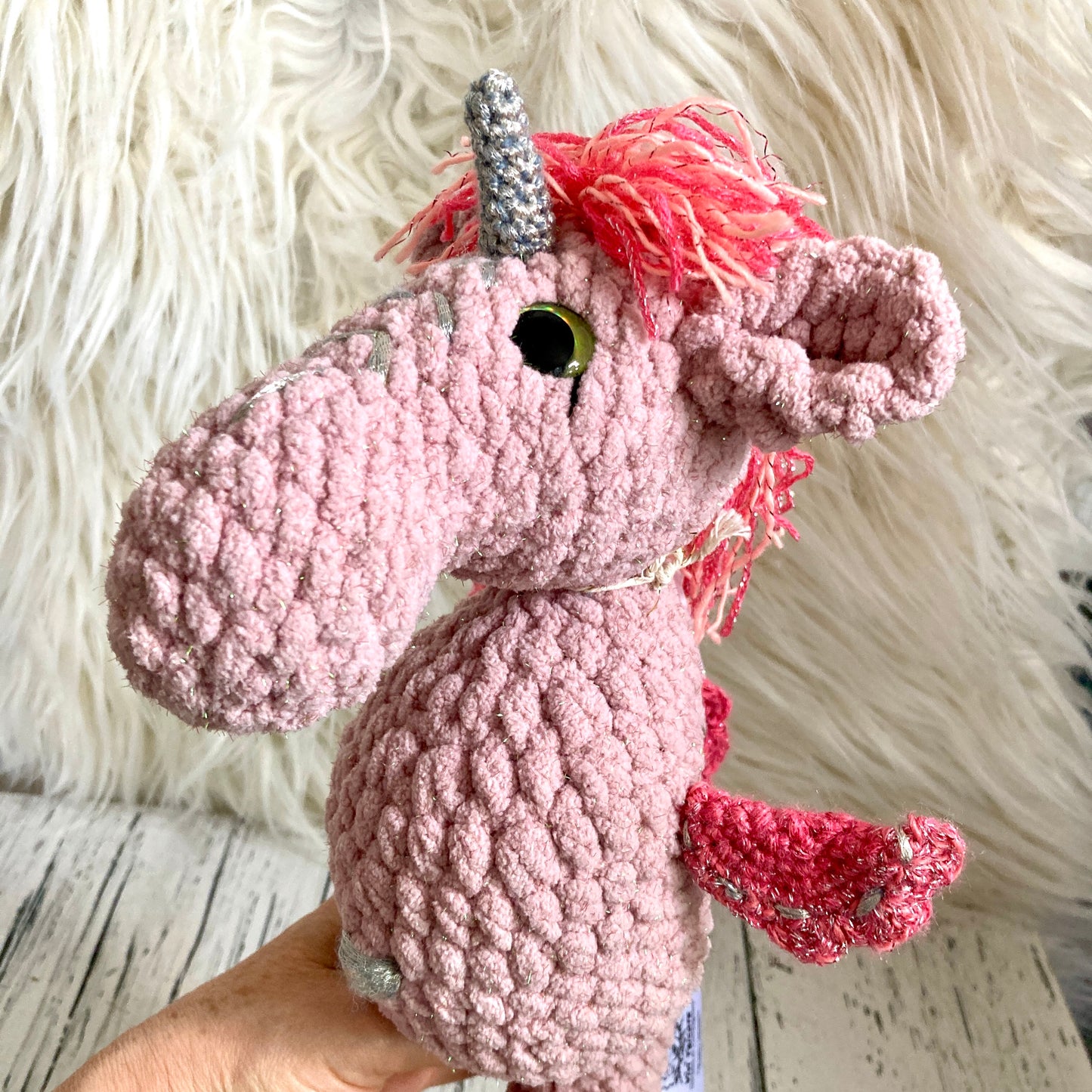 LA LILICORNE SCINTILLANTE, la petit licorne des mers aux jolies couleurs rose scintillantes (977)