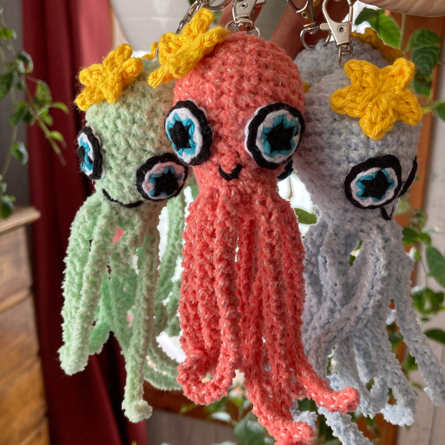 PORTE-CLÉS MINI OLLIE LA PIEUVRE CORAIL - Amigurumi qui BRILLE DANS LE NOIR