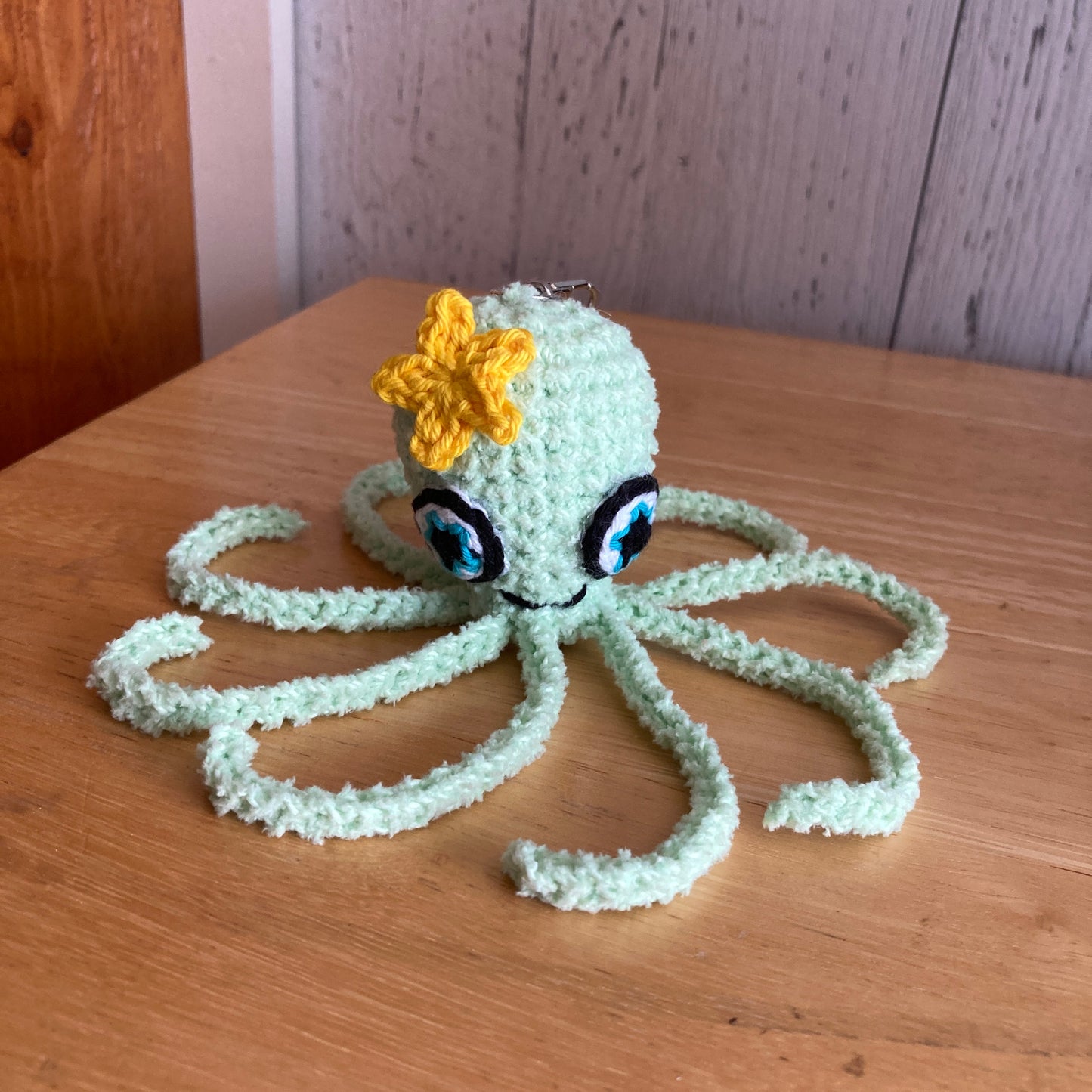 PORTE-CLÉS MINI OLLIE LA PIEUVRE VERTE - Amigurumi qui BRILLE DANS LE NOIR