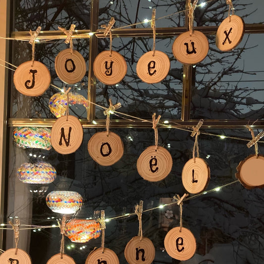 À SUSPENDRE - JOYEUX NOËL - ORNEMENT DE BOIS