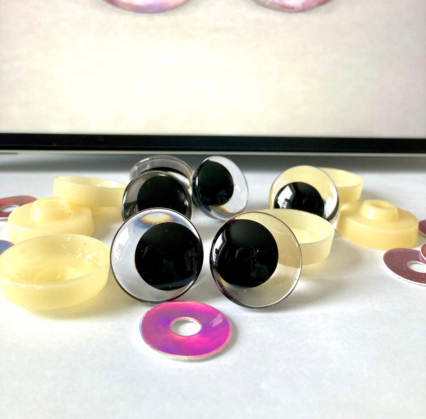 YEUX 3D DEMI-LUNE Rose light - 14mm - 16mm - 18mm - 20mm -25mm - 30mm - 35mm