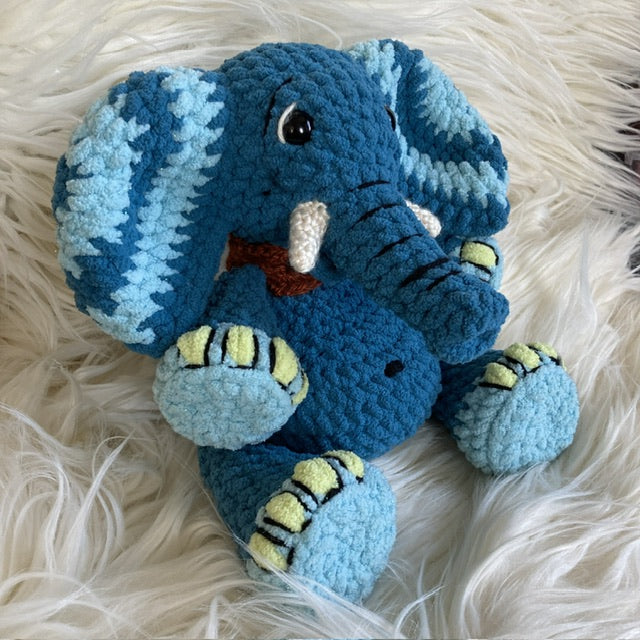 AKILI L’ÉLÉPHANT TURQUOISE à grosse bedaine - peut être personnalisé en PELUCHE DE NAISSANCE