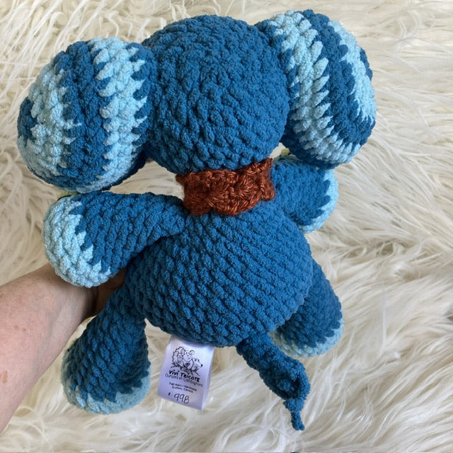AKILI L’ÉLÉPHANT TURQUOISE à grosse bedaine - peut être personnalisé en PELUCHE DE NAISSANCE