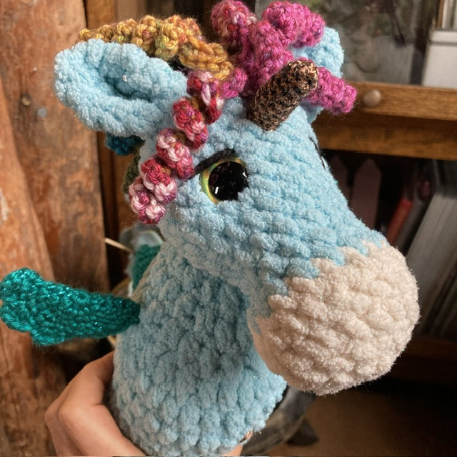THE SPARKLING UNICORN, the little curly sea unicorn with pretty aquatic colors