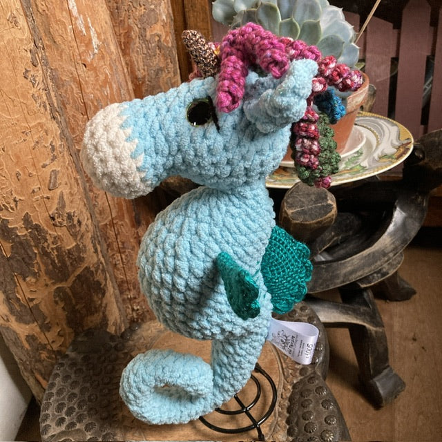 THE SPARKLING UNICORN, the little curly sea unicorn with pretty aquatic colors
