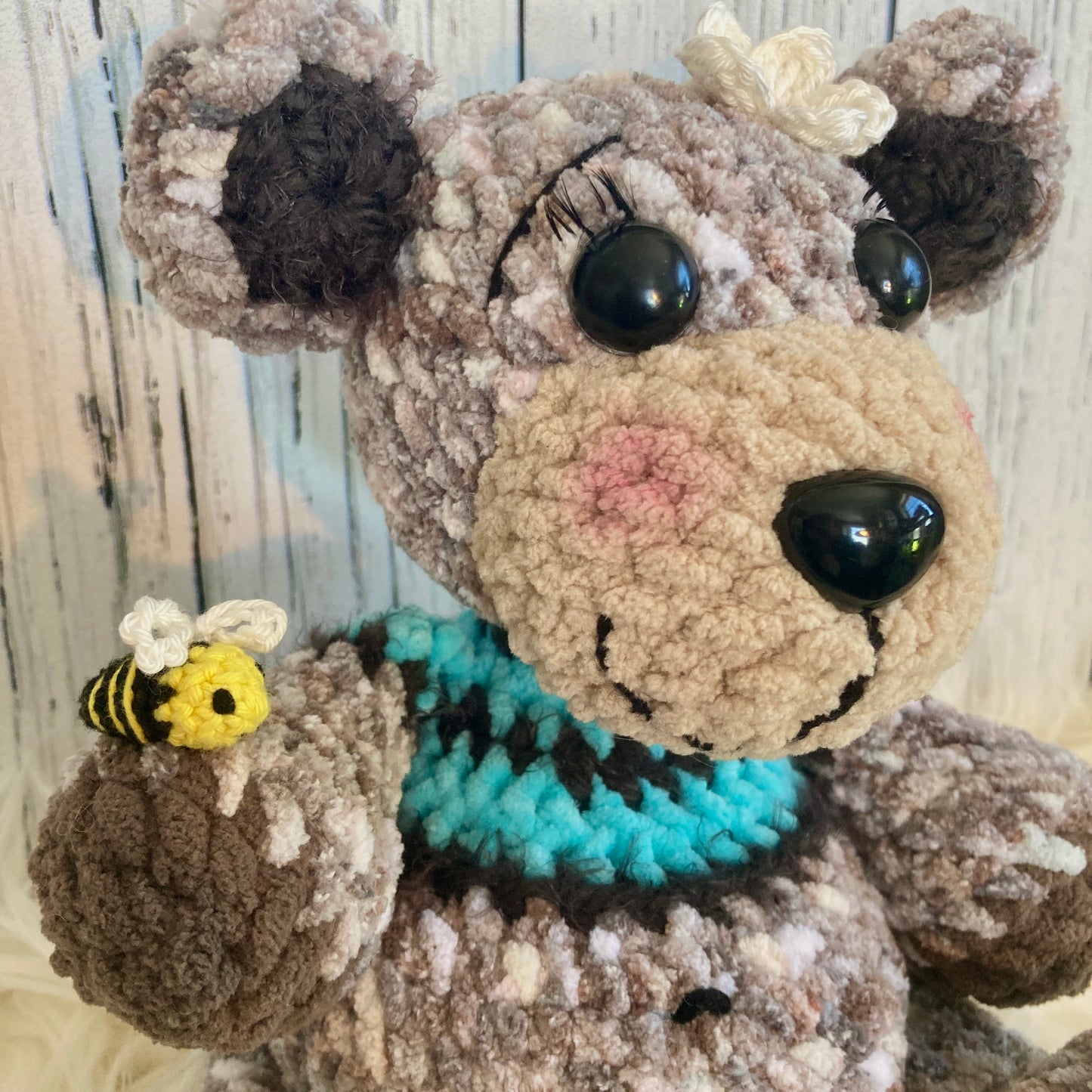 MINNIE L’OURSON - chocolat, crème et turquoise - peut être personnalisé en PELUCHE DE NAISSANCE